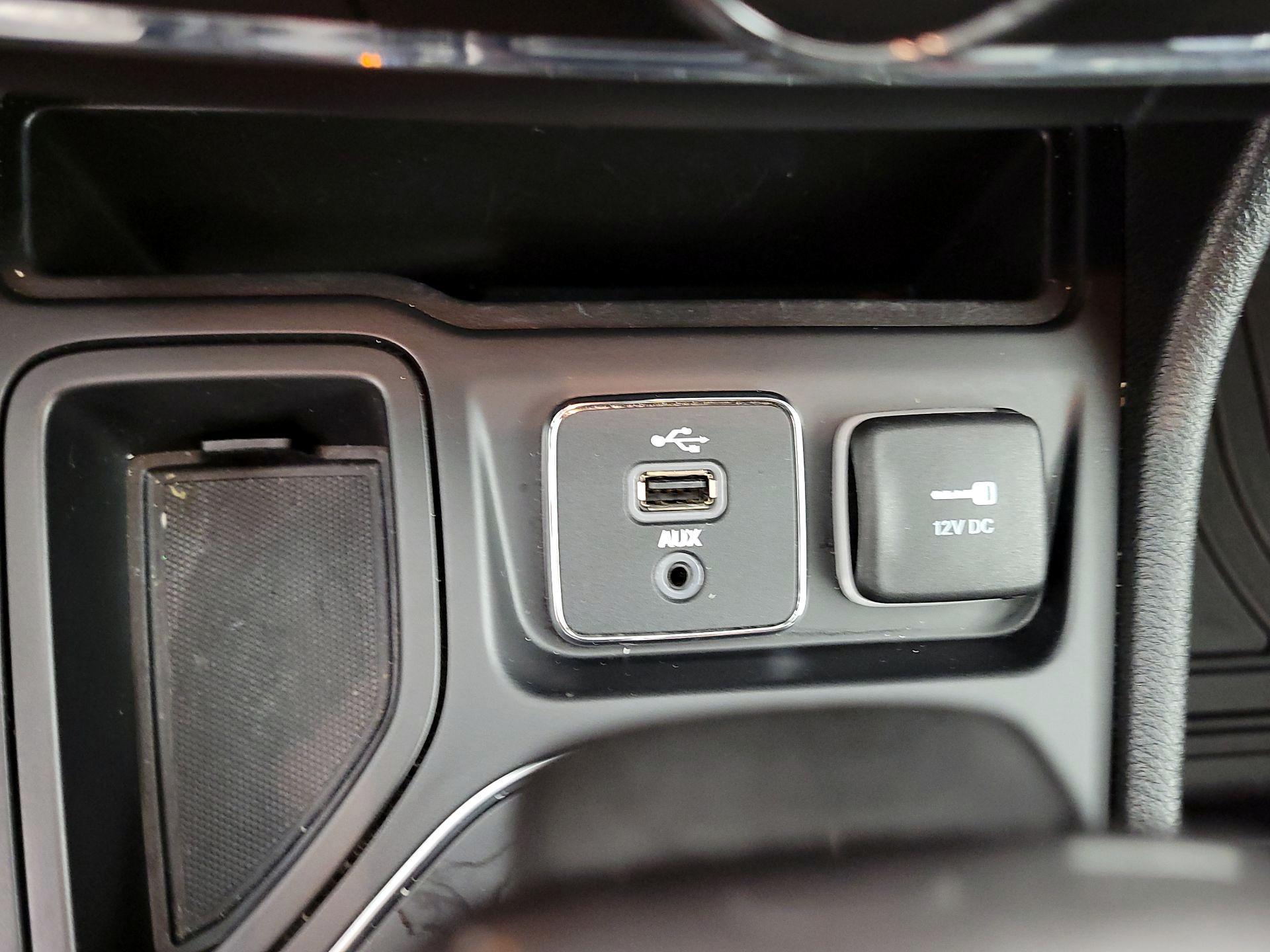 Thumbnail: 2019 Jeep Cherokee - 18