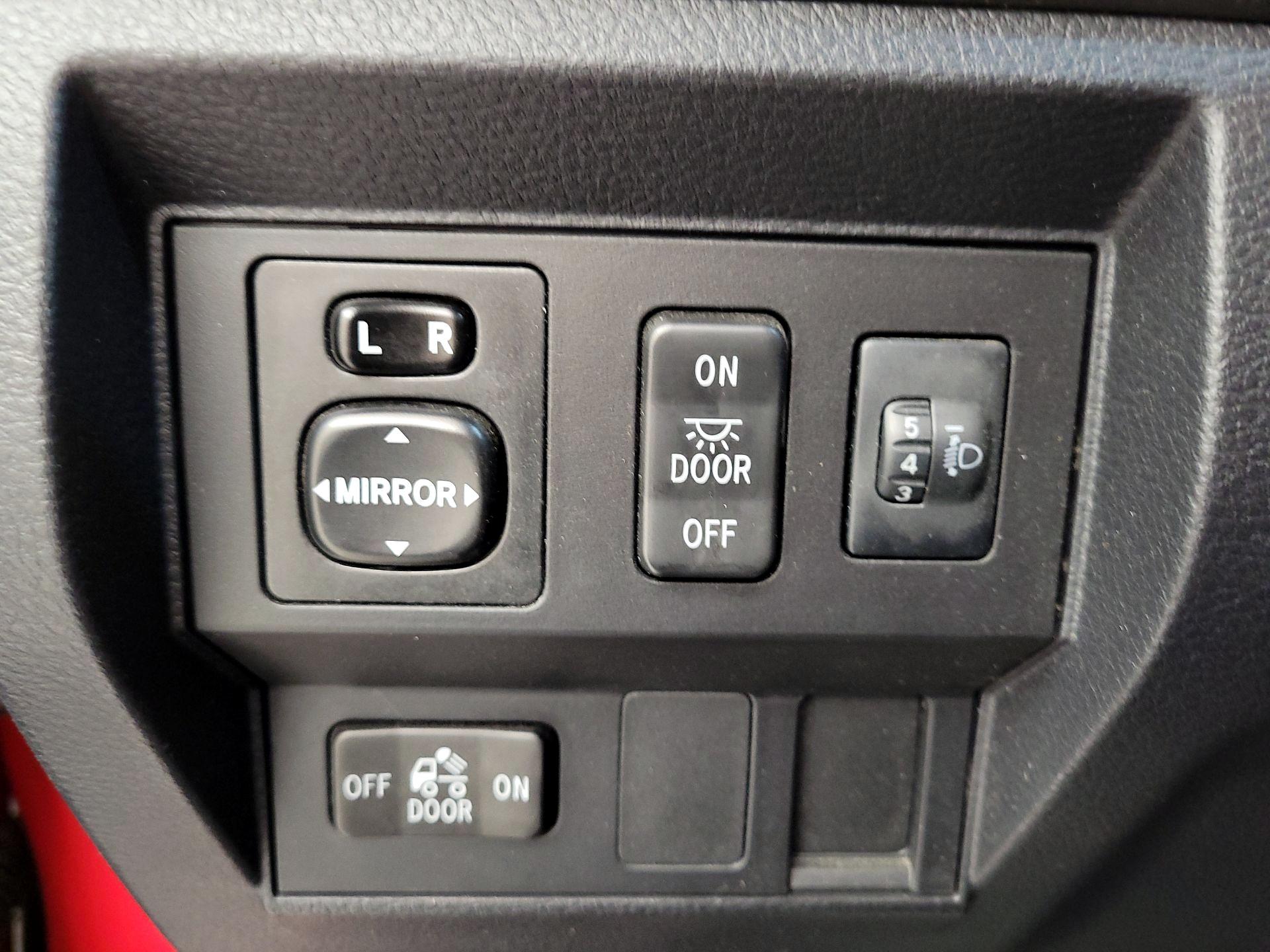 Thumbnail: 2016 Toyota Tundra - 13