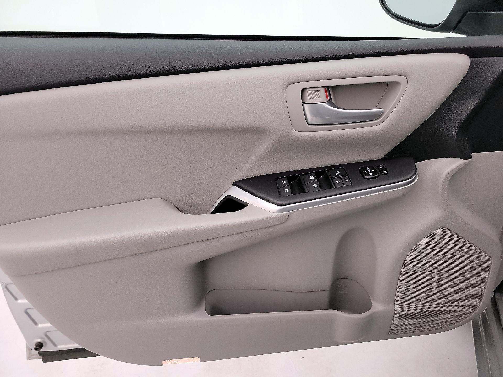Thumbnail: 2015 Toyota Camry - 12