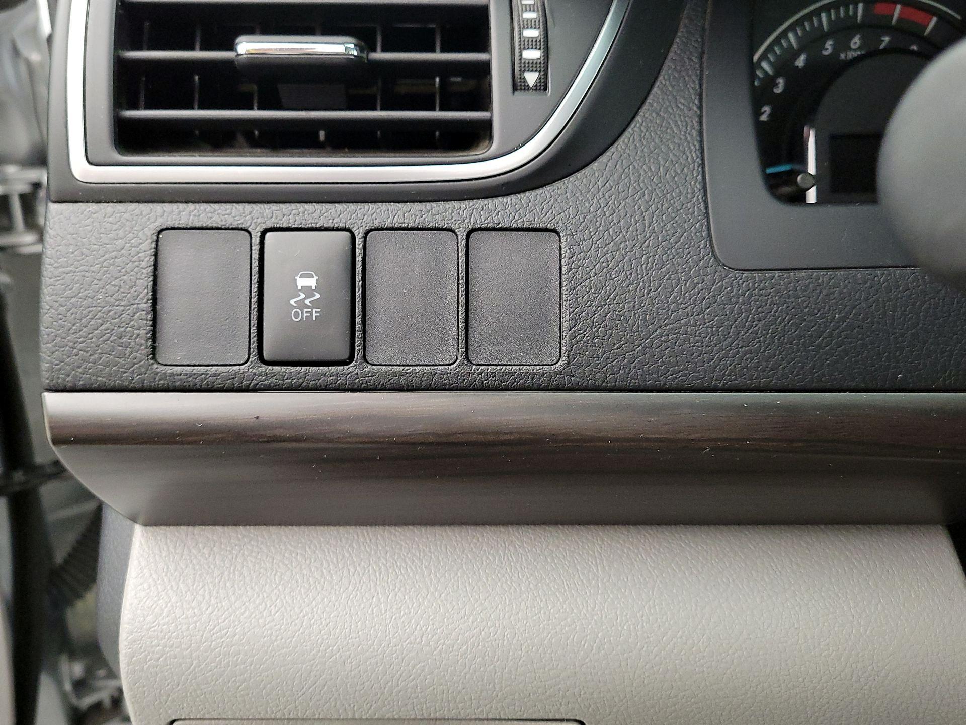 Thumbnail: 2015 Toyota Camry - 13