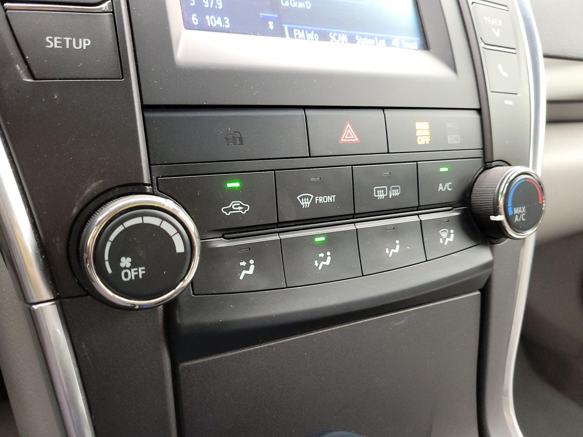 Thumbnail: 2015 Toyota Camry - 16