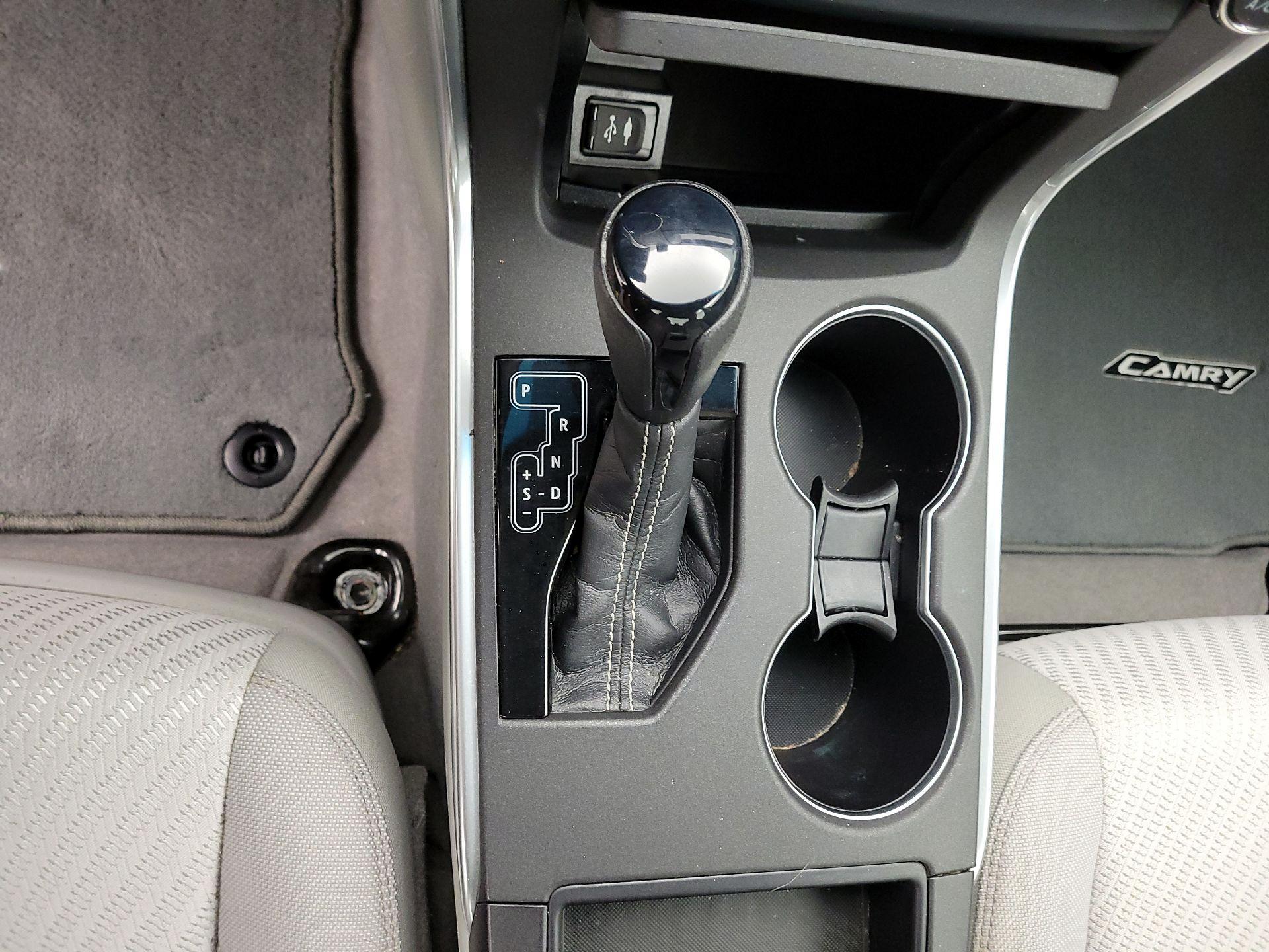 Thumbnail: 2015 Toyota Camry - 17