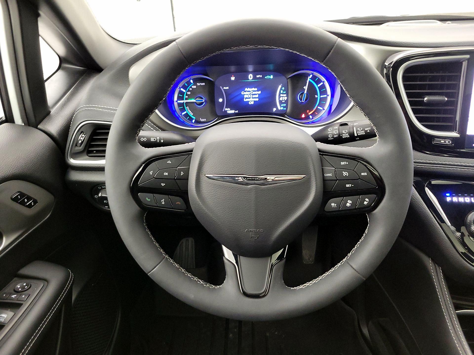 Thumbnail: 2023 Chrysler Pacifica - 10