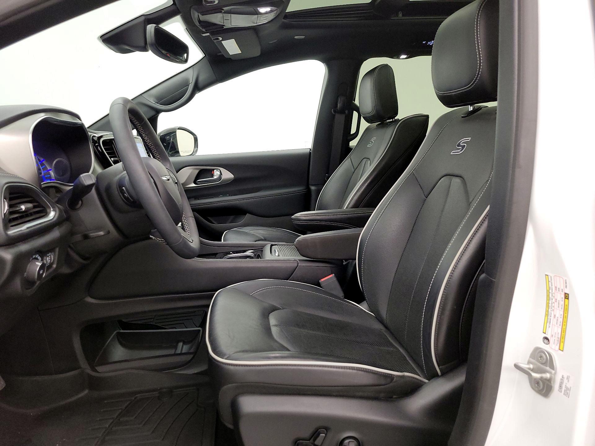 Thumbnail: 2023 Chrysler Pacifica - 11
