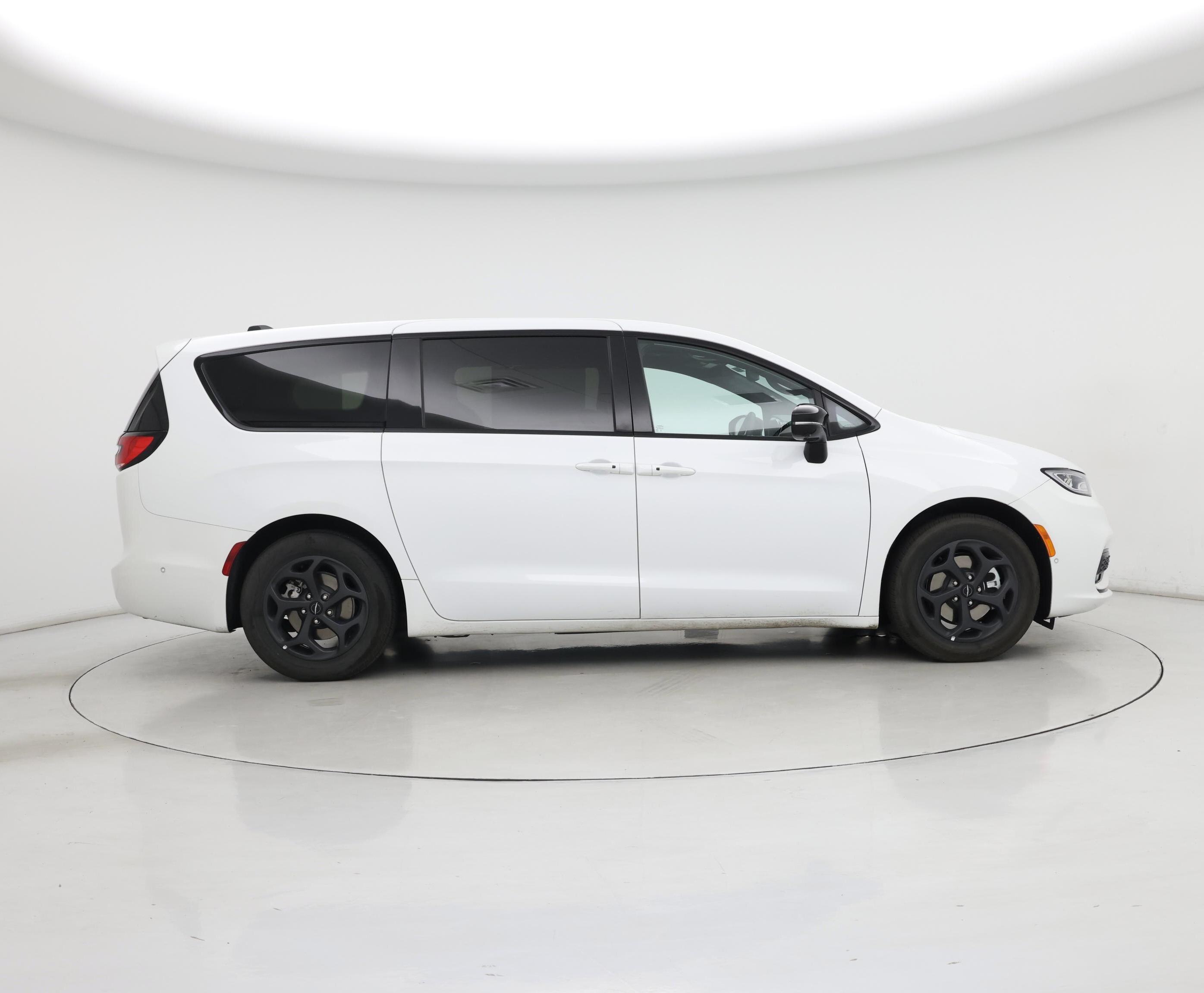 Thumbnail: 2023 Chrysler Pacifica - 7