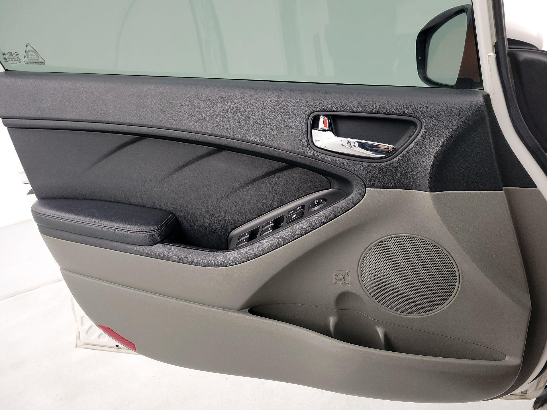 Thumbnail: 2014 Kia Forte - 12