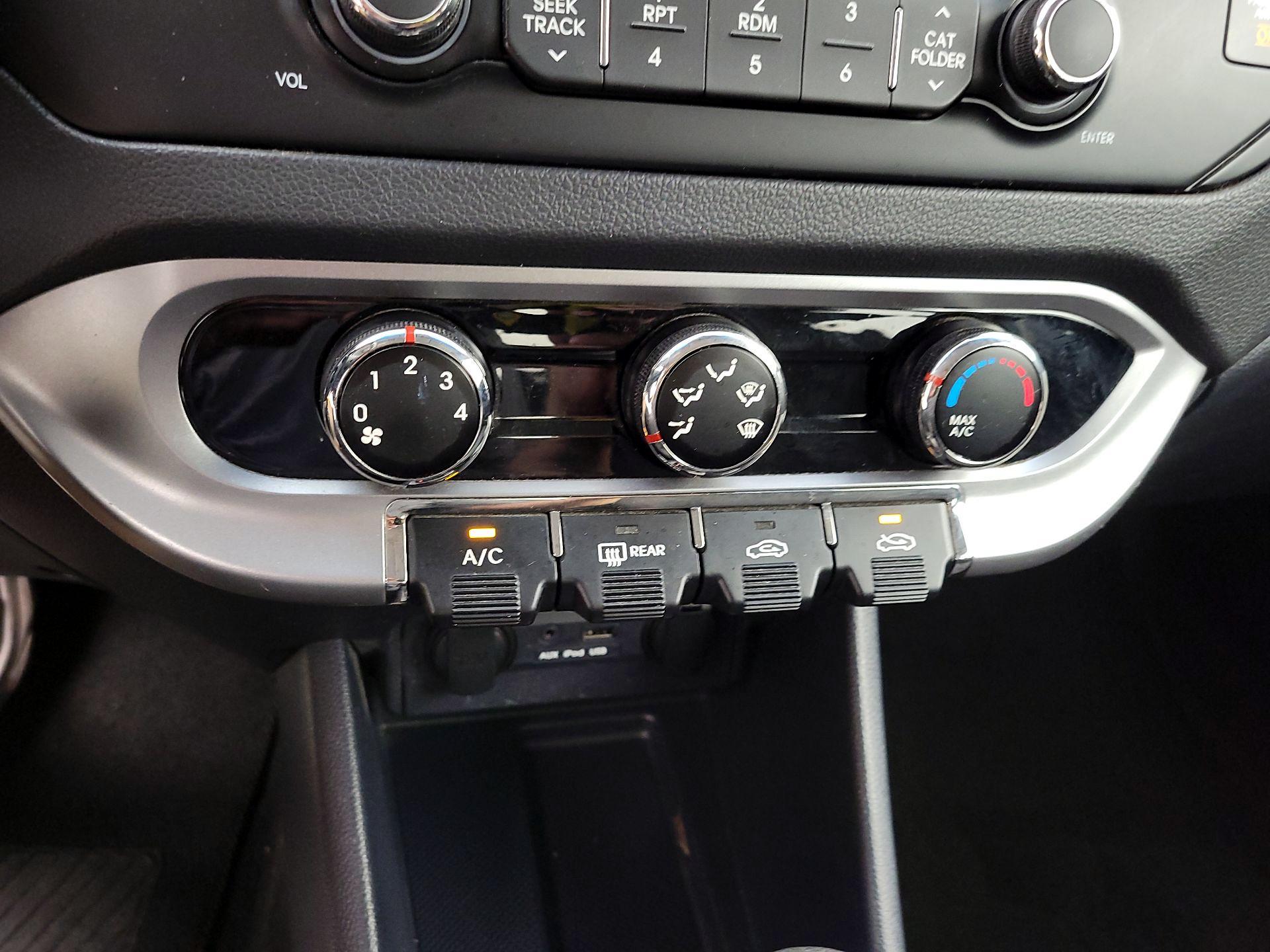 Thumbnail: 2013 Kia Rio - 14