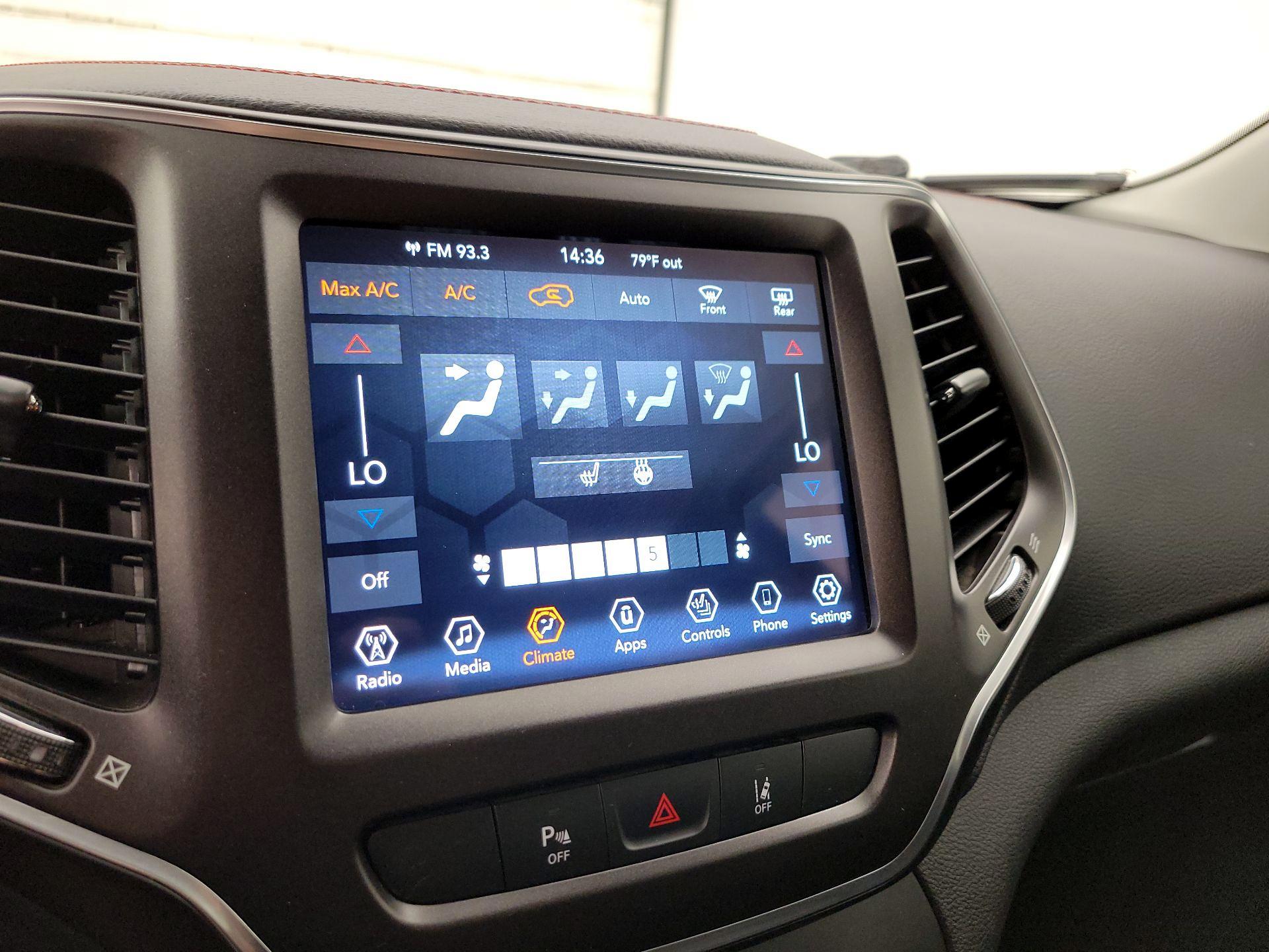 Thumbnail: 2021 Jeep Cherokee - 16