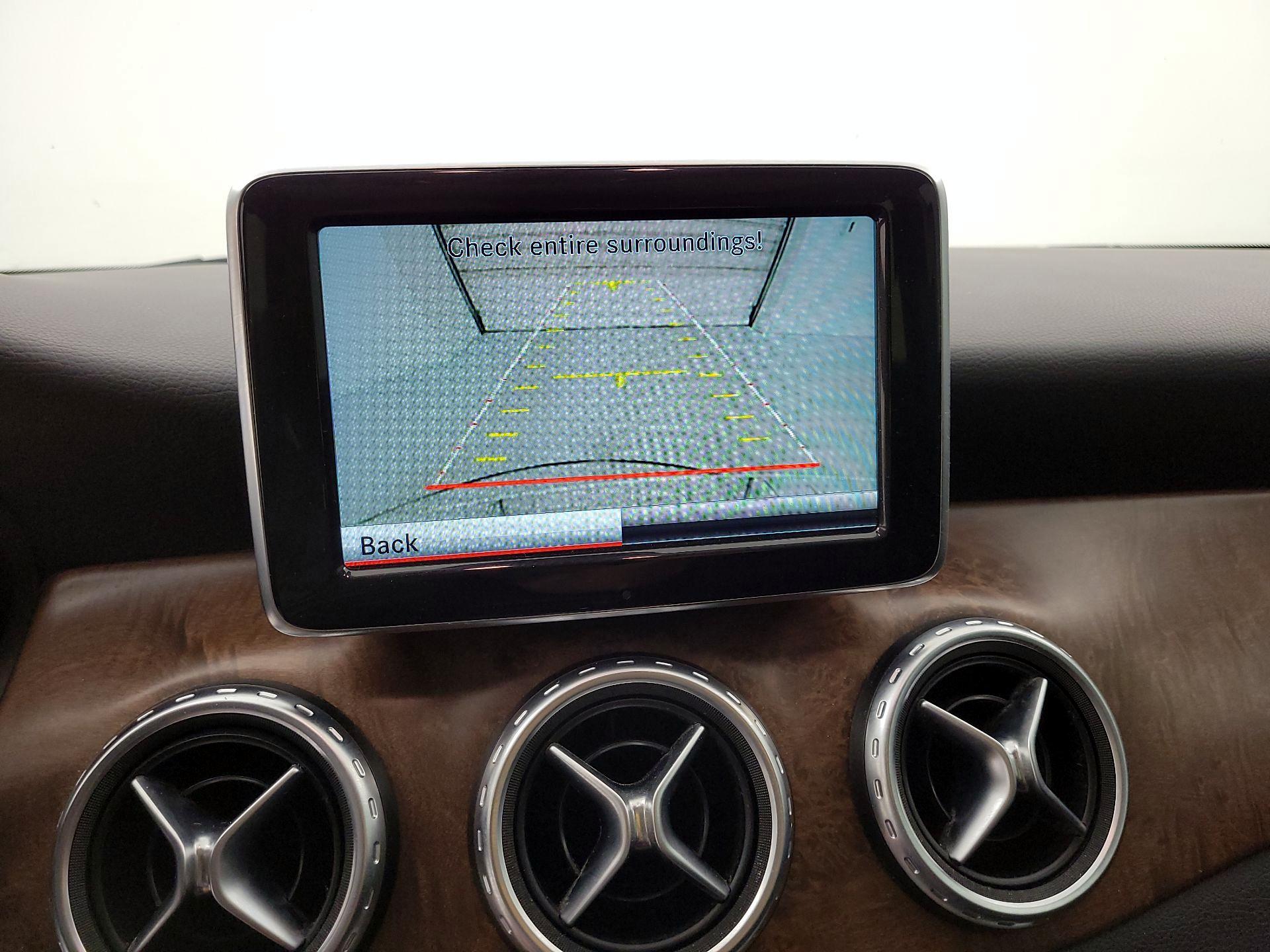 Thumbnail: 2015 Mercedes-Benz GLA - 15