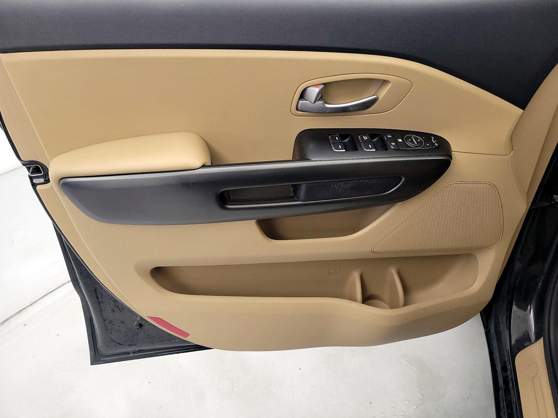 Thumbnail: 2017 Kia Sedona - 12