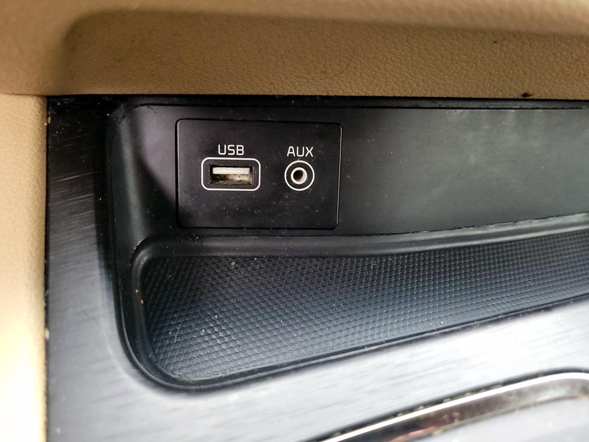 Thumbnail: 2017 Kia Sedona - 18