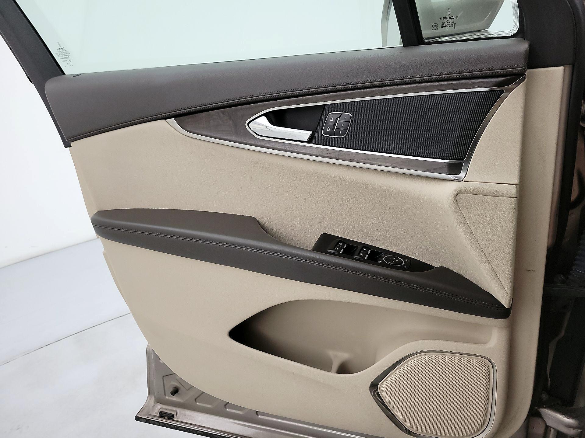 Thumbnail: 2019 Lincoln Nautilus - 12