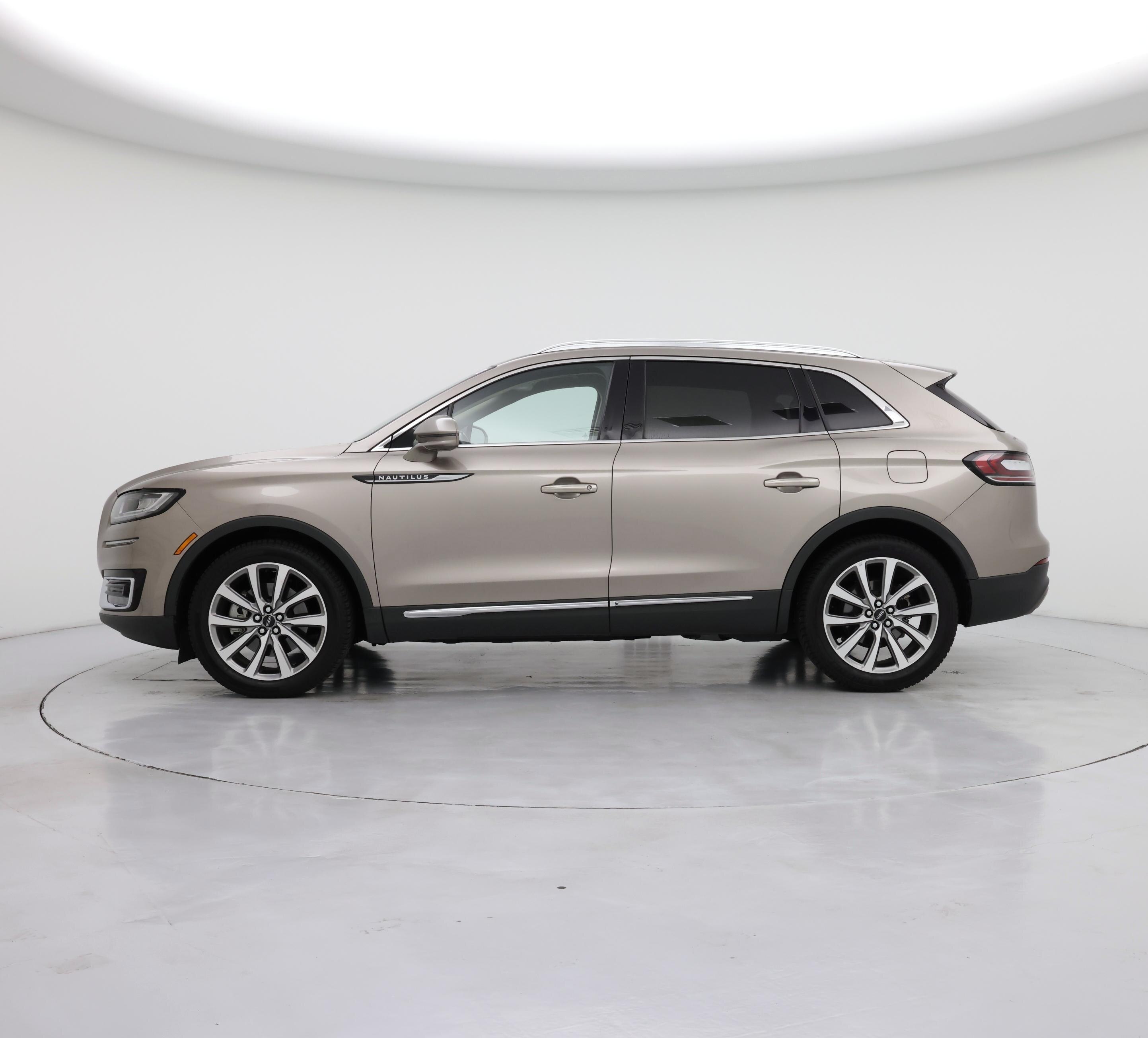 Thumbnail: 2019 Lincoln Nautilus - 3