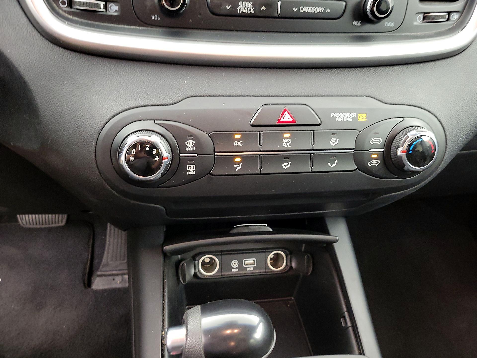 Thumbnail: 2016 Kia Sorento - 15