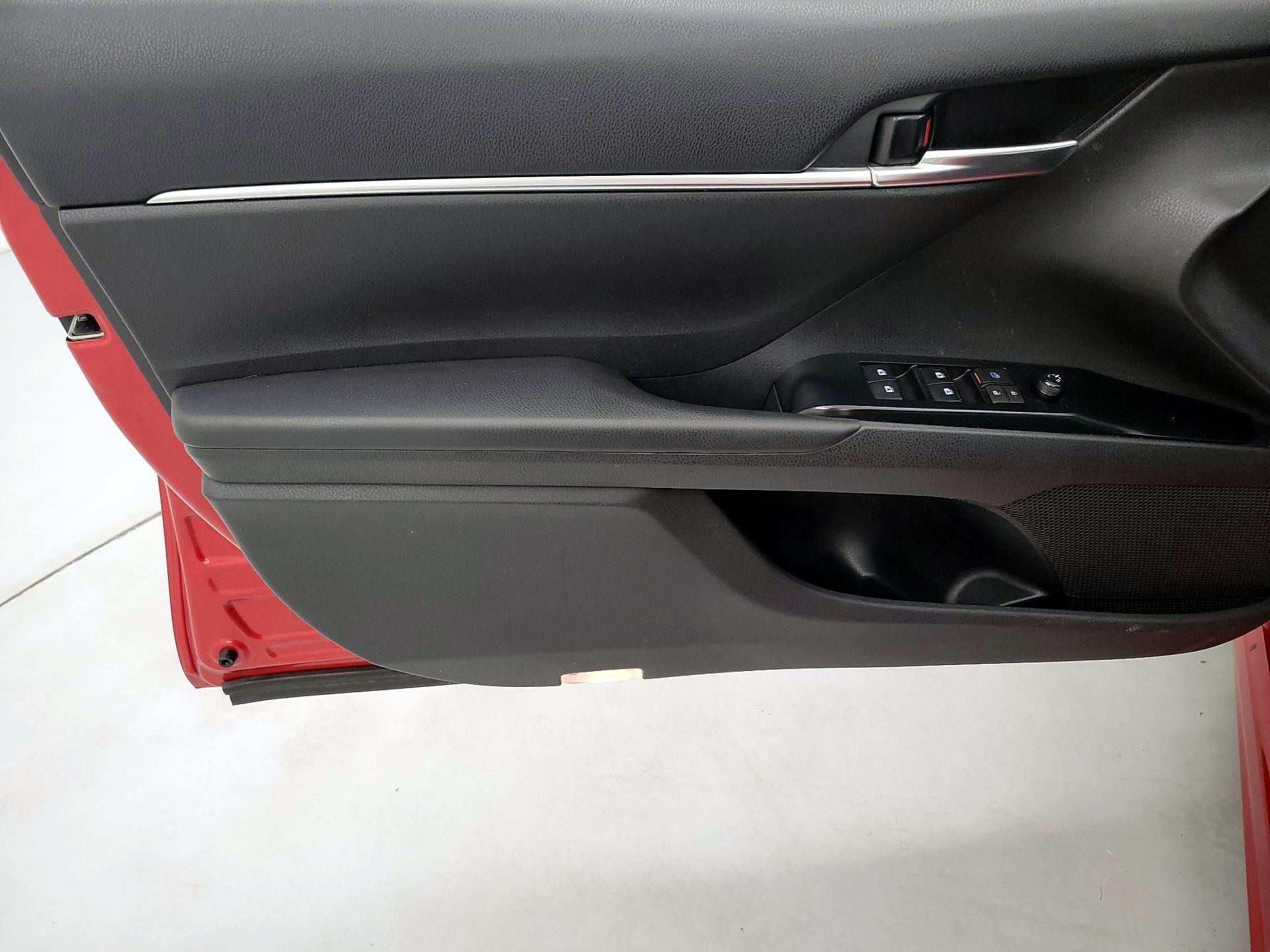 Thumbnail: 2019 Toyota Camry - 12