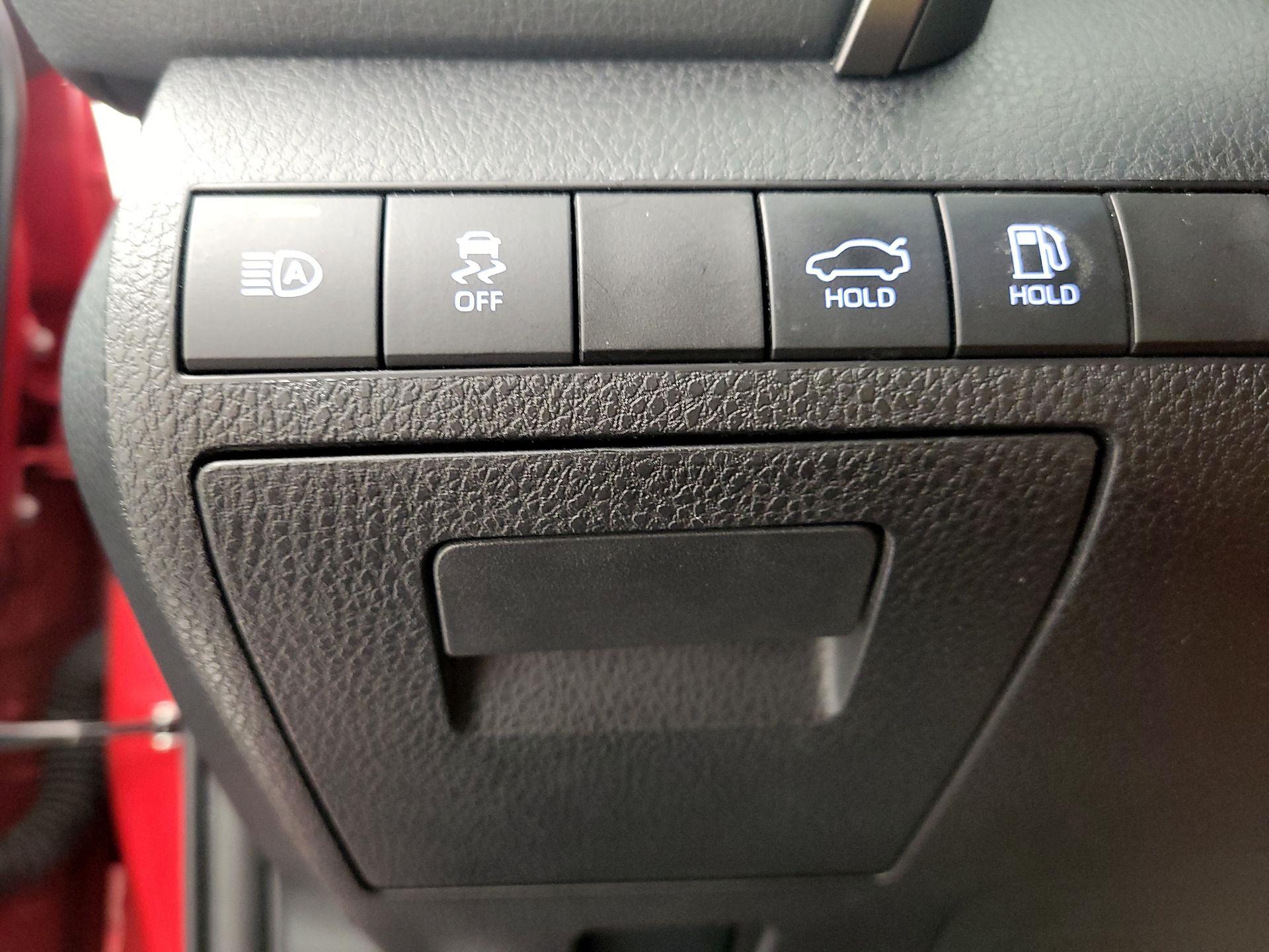 Thumbnail: 2019 Toyota Camry - 13