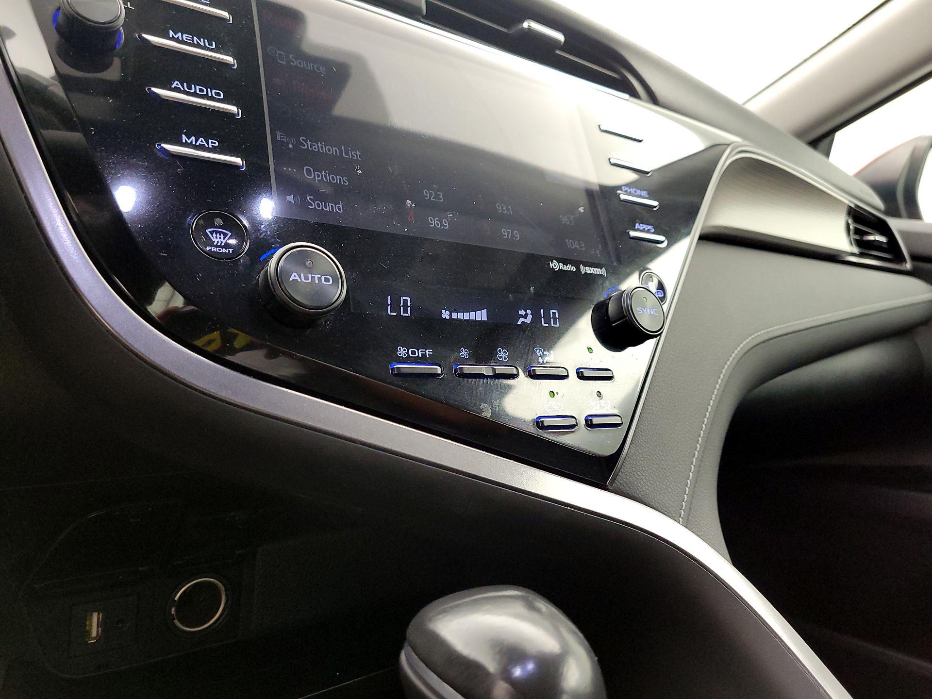 Thumbnail: 2019 Toyota Camry - 16