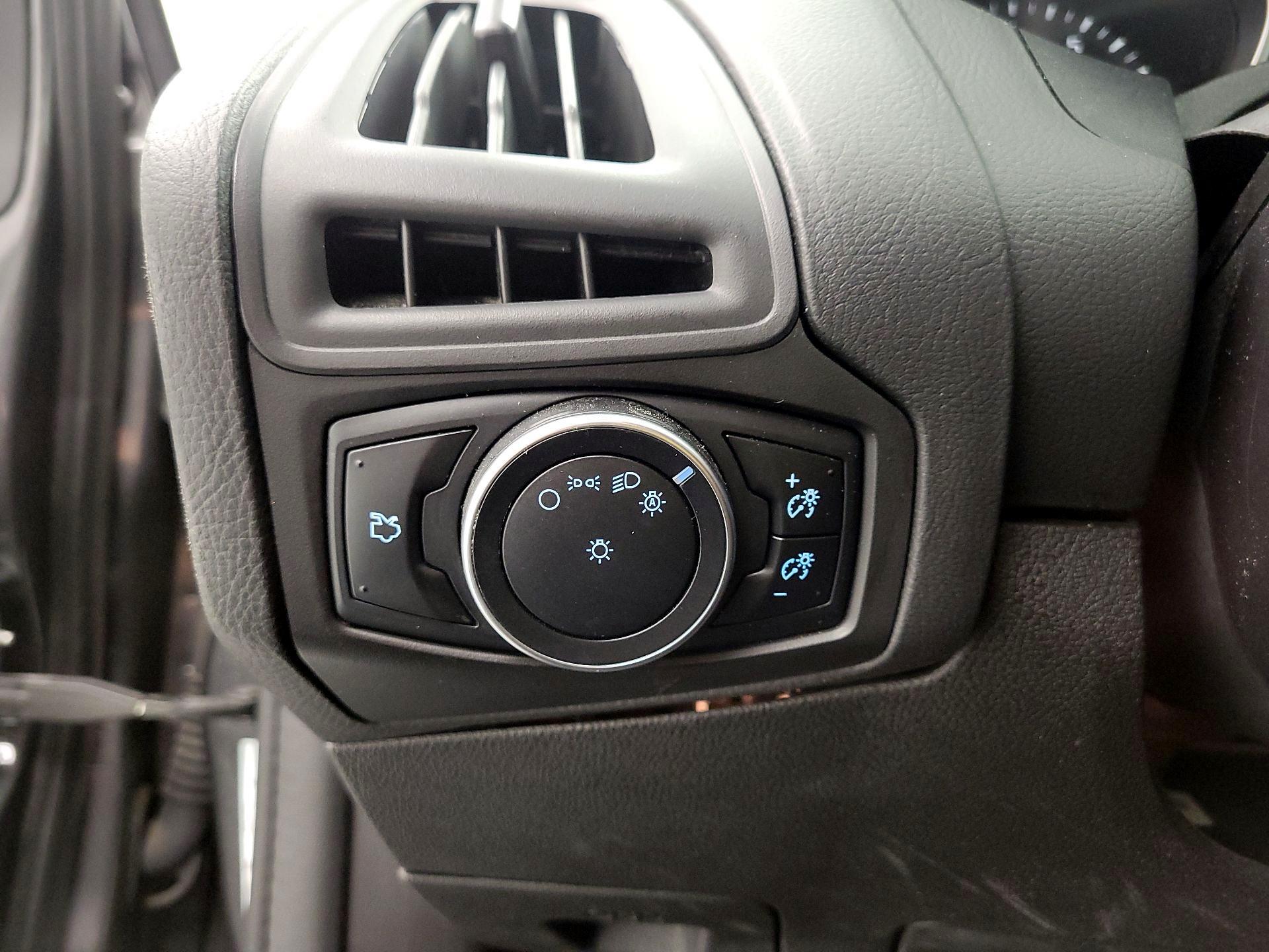 Thumbnail: 2016 Ford Focus - 13