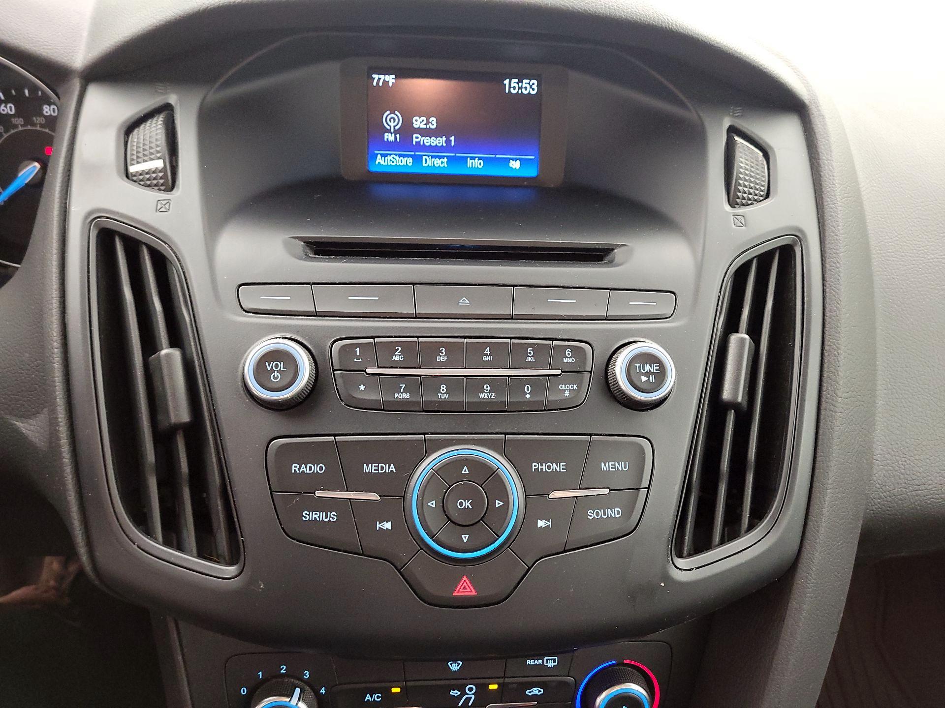 Thumbnail: 2016 Ford Focus - 15