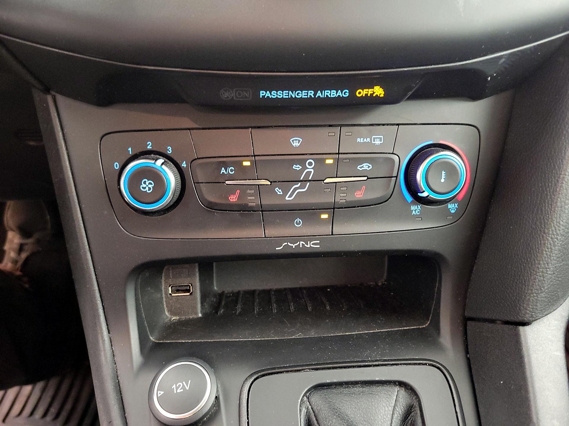 Thumbnail: 2016 Ford Focus - 16