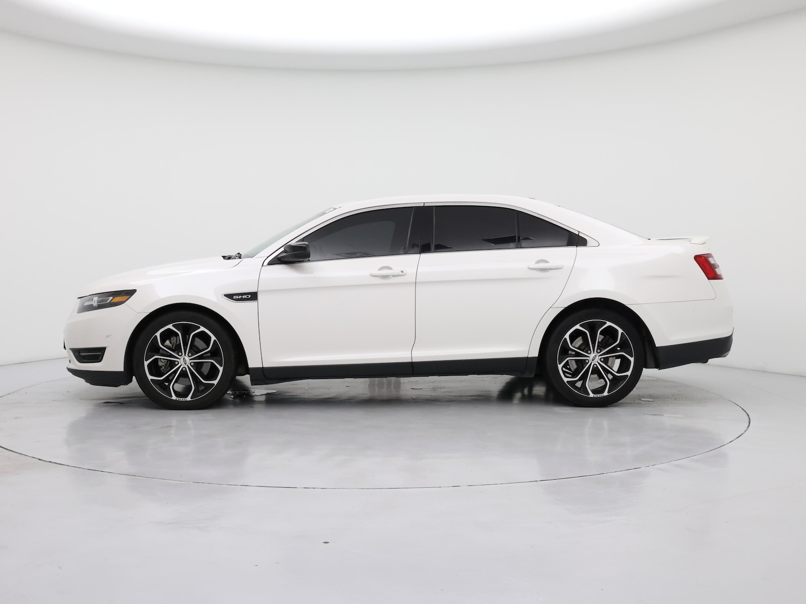 Image of 2017 Ford Taurus SHO