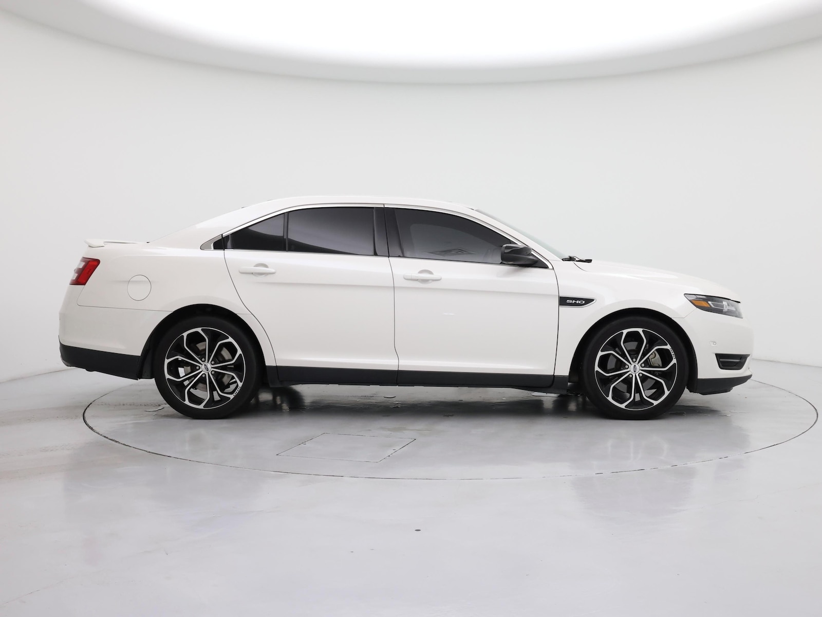 Image of 2017 Ford Taurus SHO