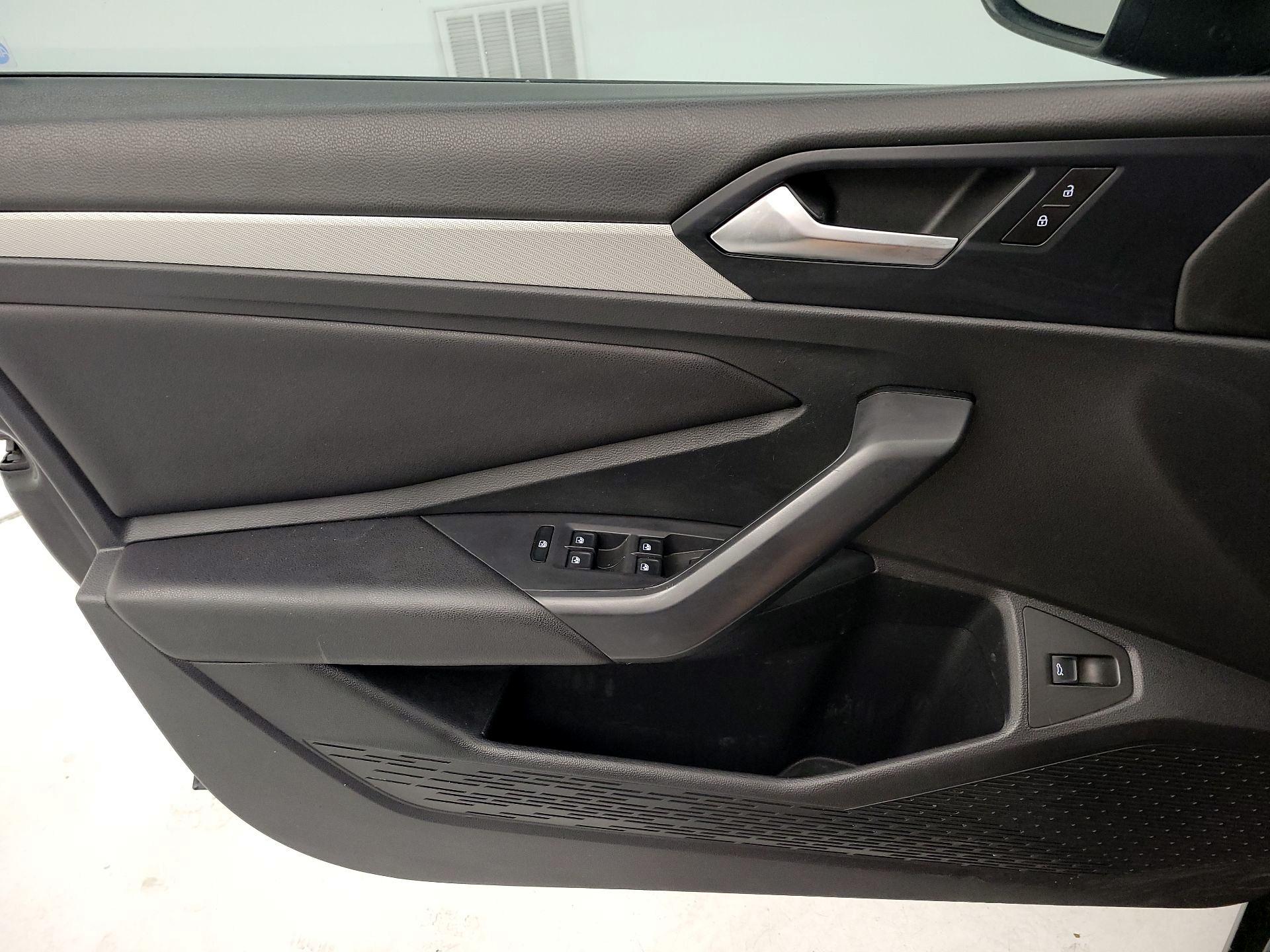 Thumbnail: 2019 Volkswagen Jetta - 12