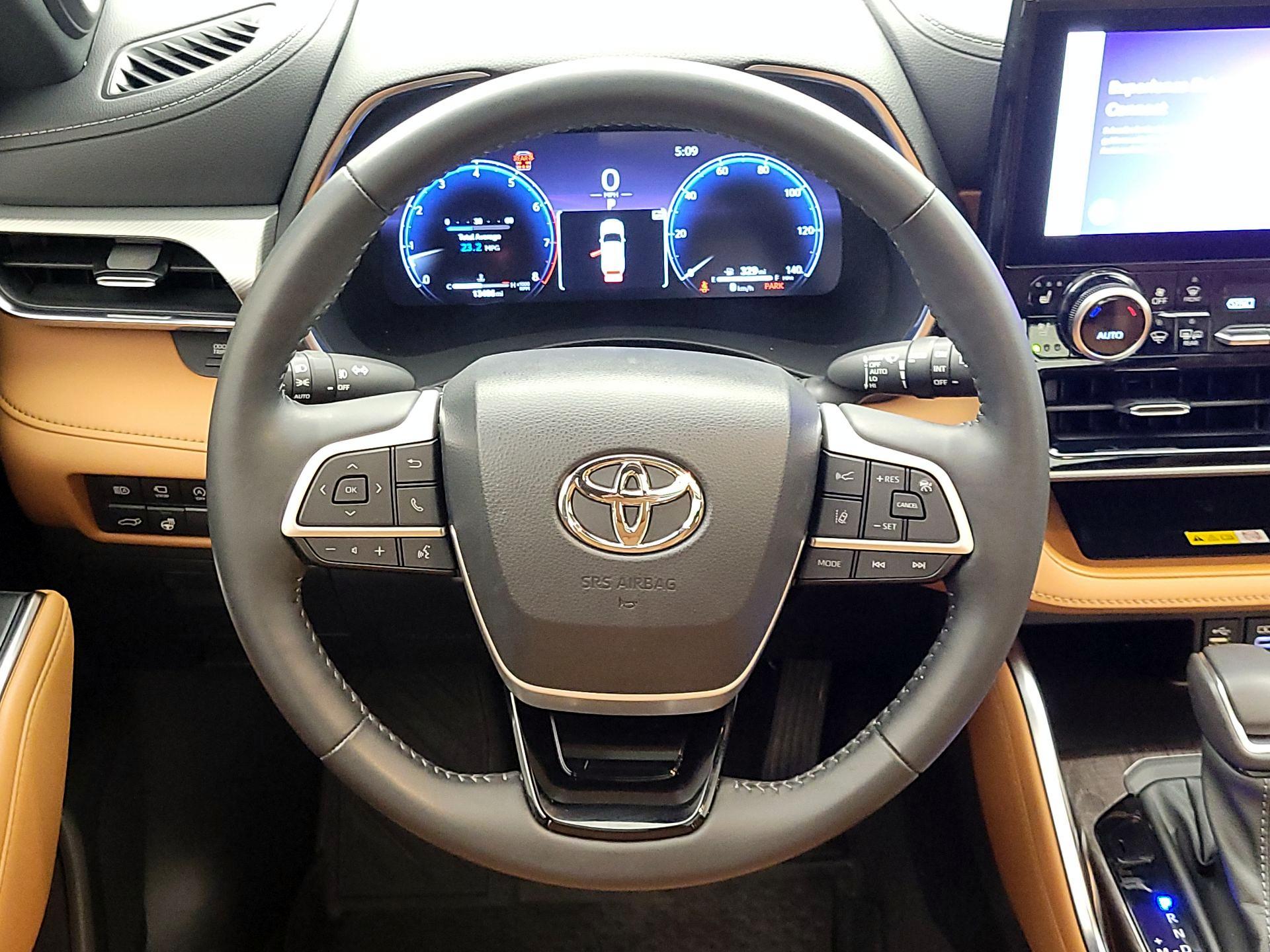 Thumbnail: 2023 Toyota Highlander - 10