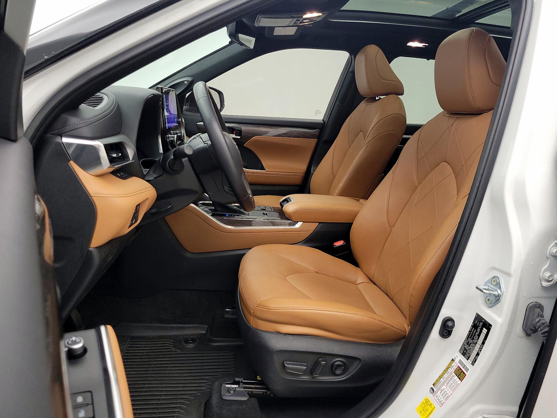 Thumbnail: 2023 Toyota Highlander - 11