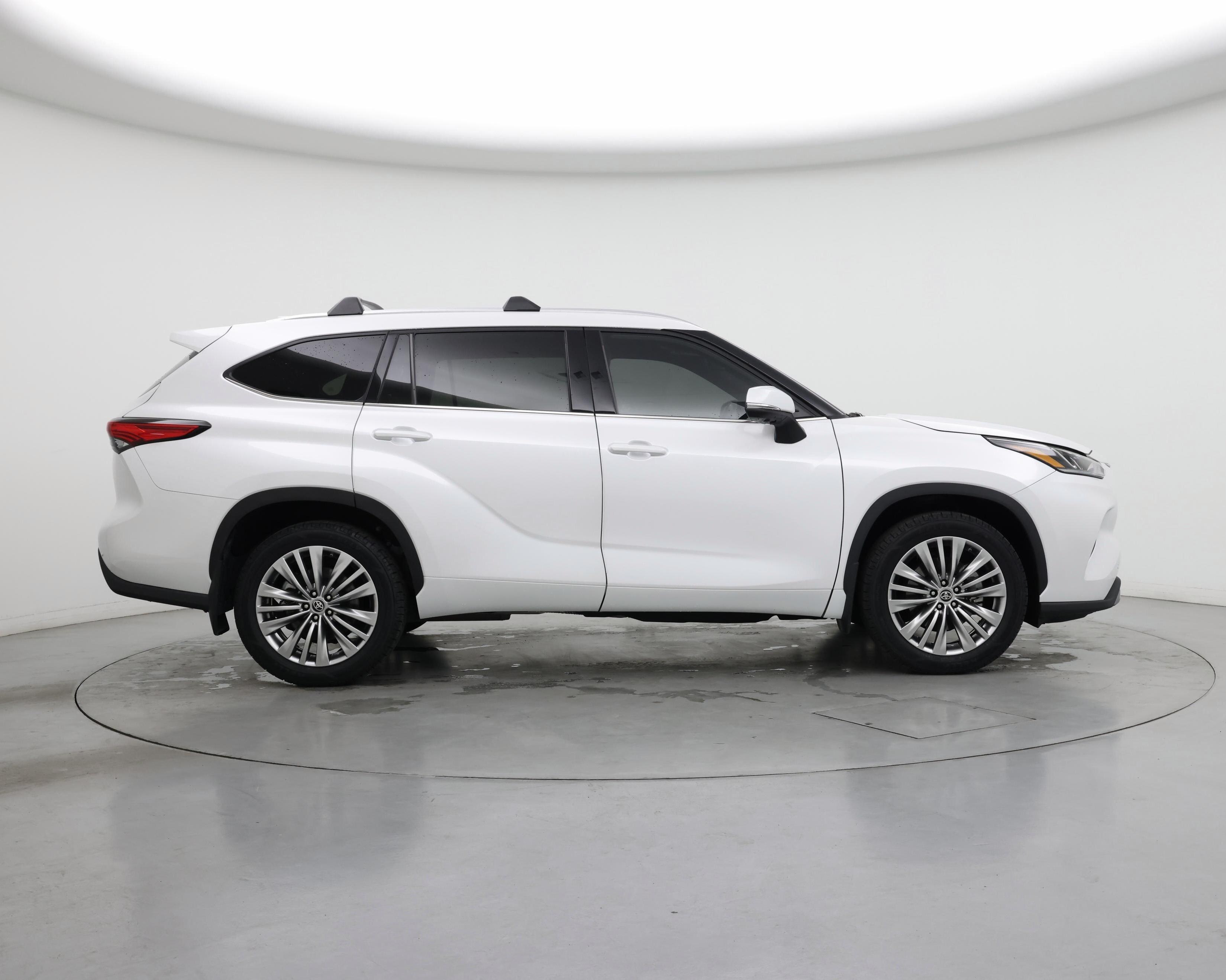 Thumbnail: 2023 Toyota Highlander - 7