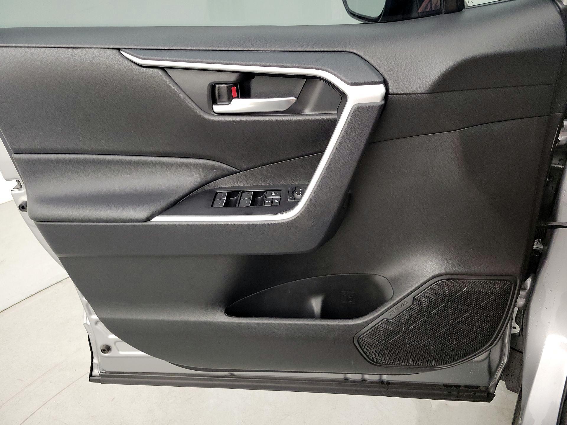 Thumbnail: 2025 Toyota RAV4 - 12