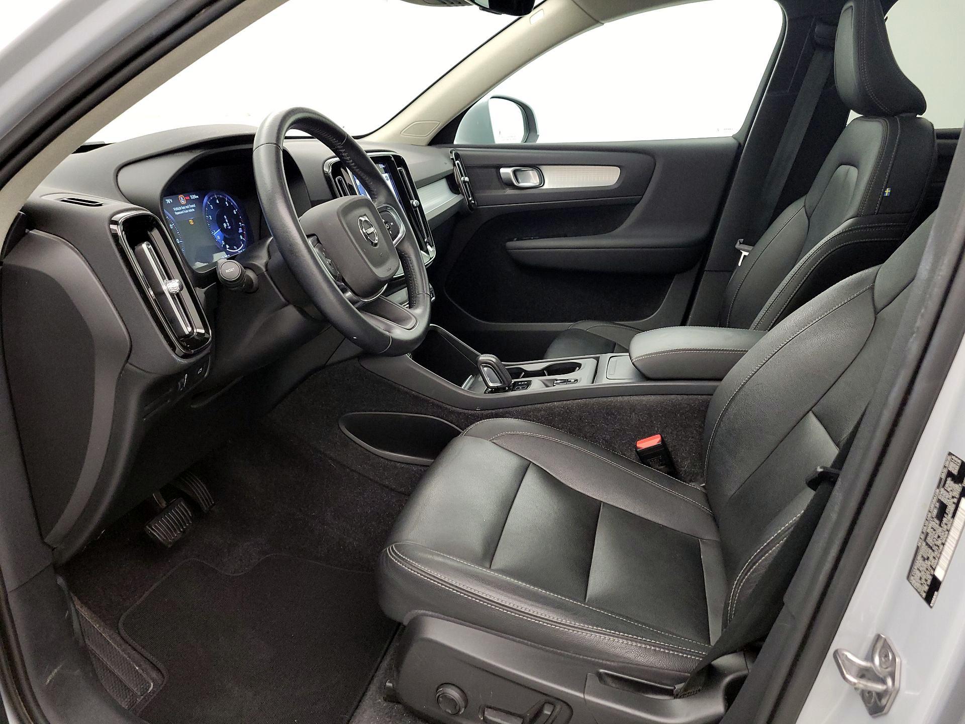 Thumbnail: 2021 Volvo XC40 - 11
