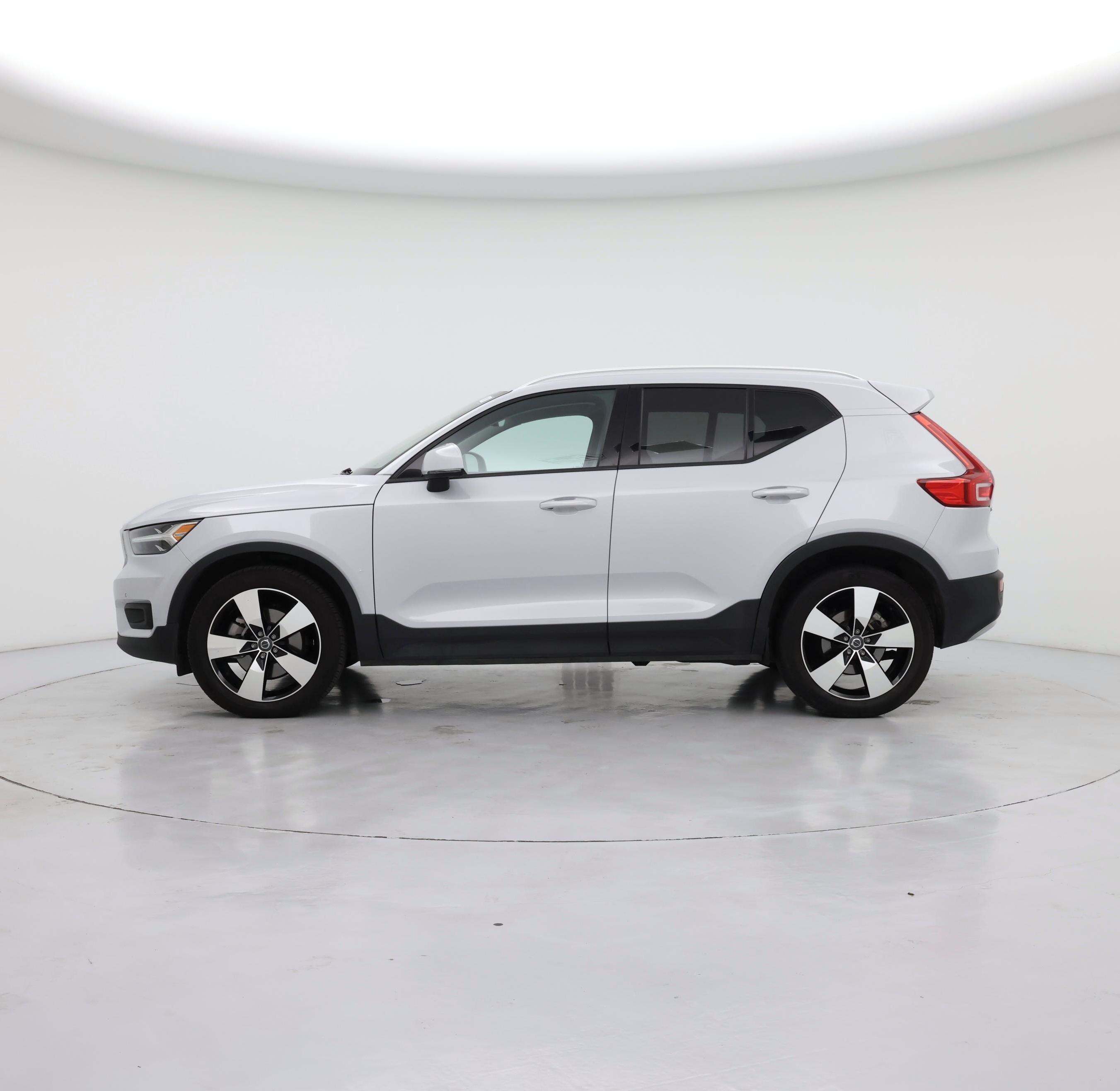 Thumbnail: 2021 Volvo XC40 - 3