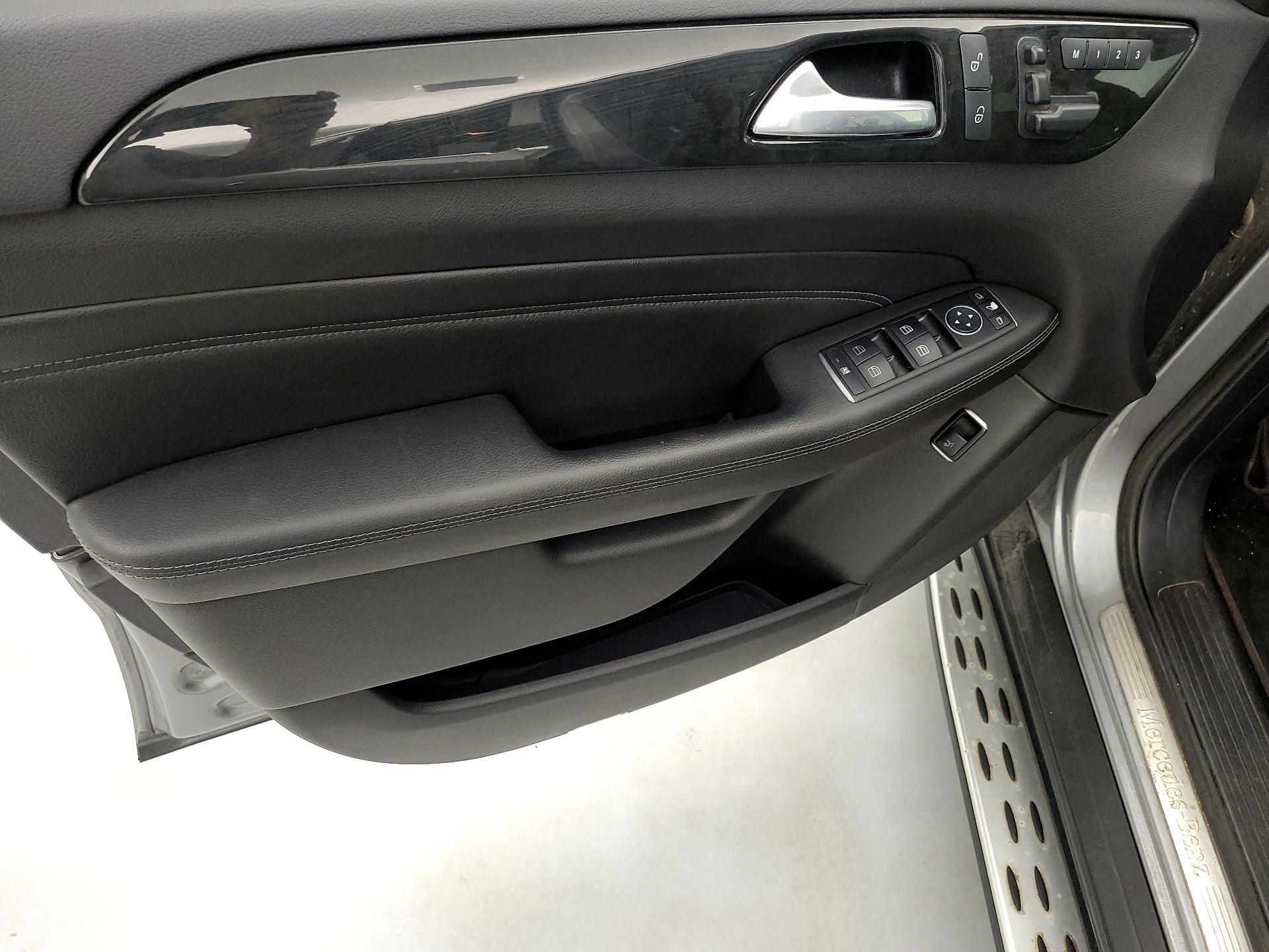 Thumbnail: 2015 Mercedes-Benz M-Class - 12