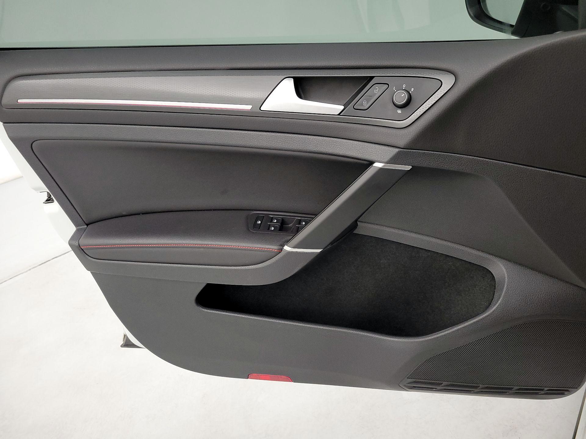 Thumbnail: 2021 Volkswagen Golf - 12