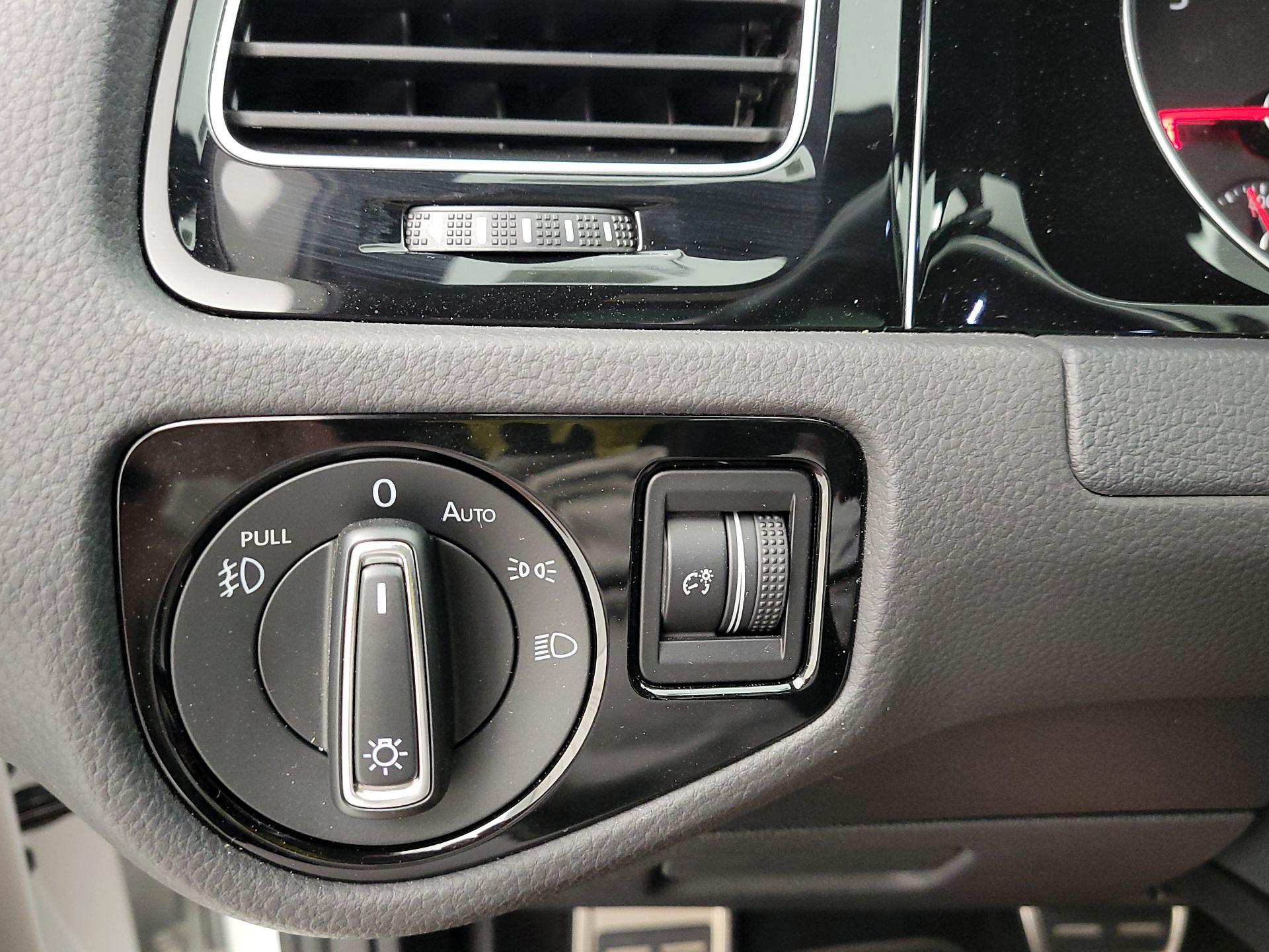 Thumbnail: 2021 Volkswagen Golf - 13