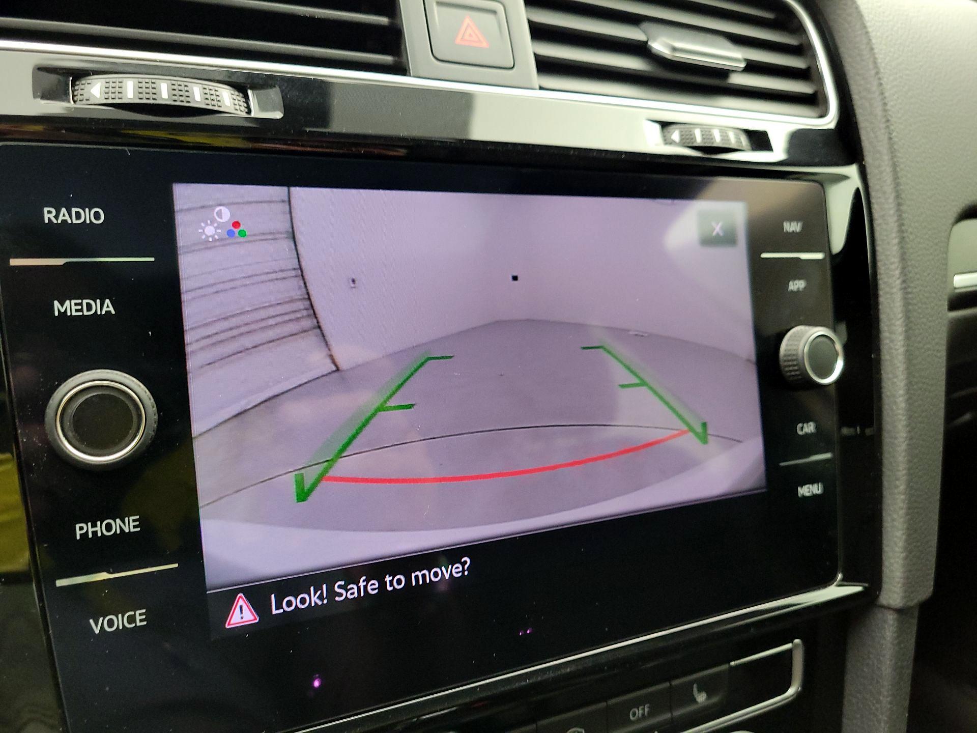 Thumbnail: 2021 Volkswagen Golf - 15