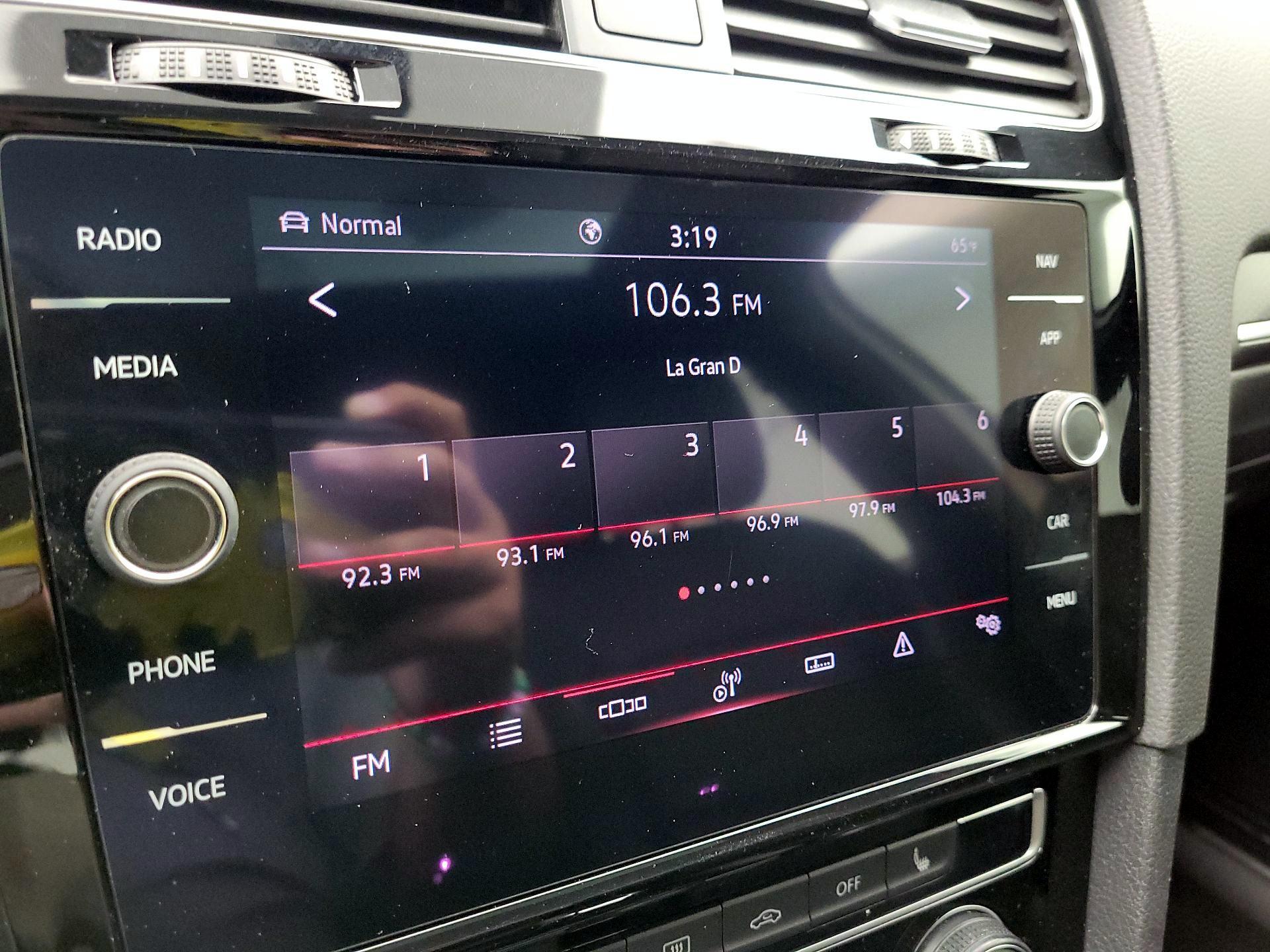 Thumbnail: 2021 Volkswagen Golf - 16