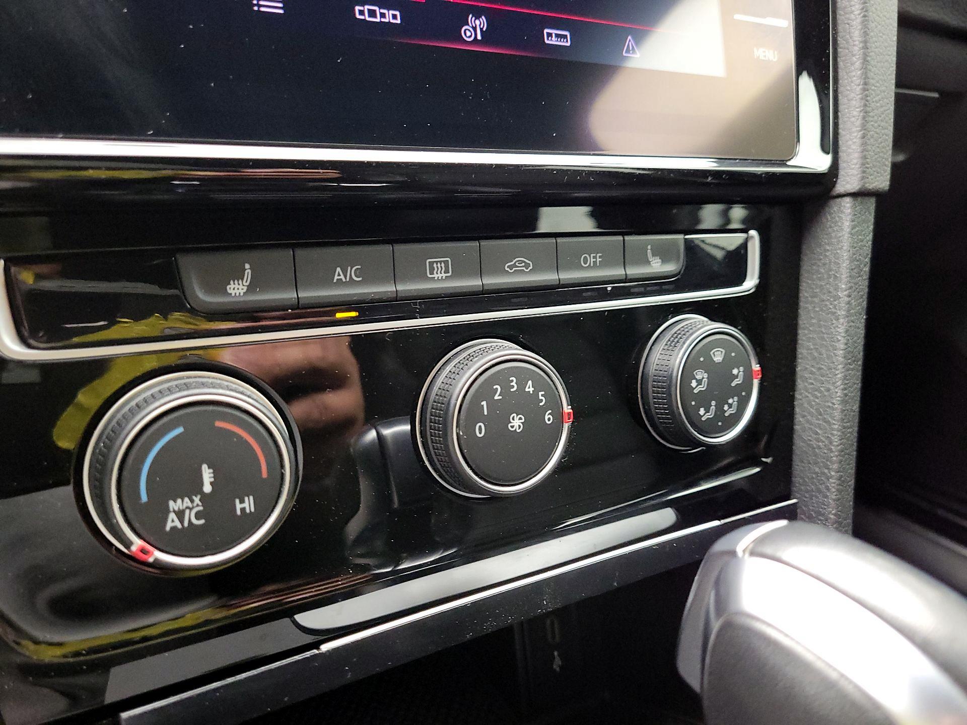 Thumbnail: 2021 Volkswagen Golf - 17