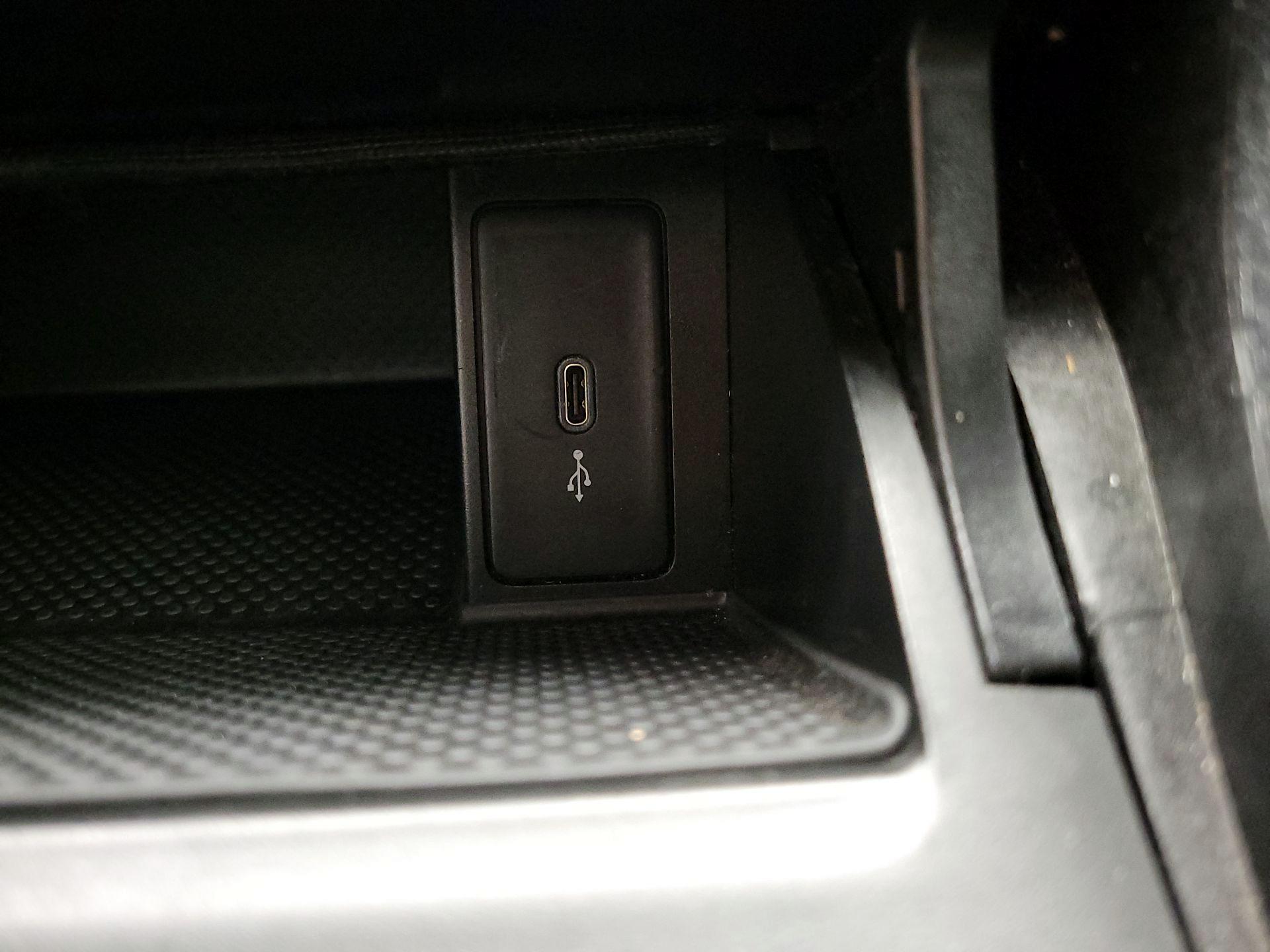 Thumbnail: 2021 Volkswagen Golf - 19