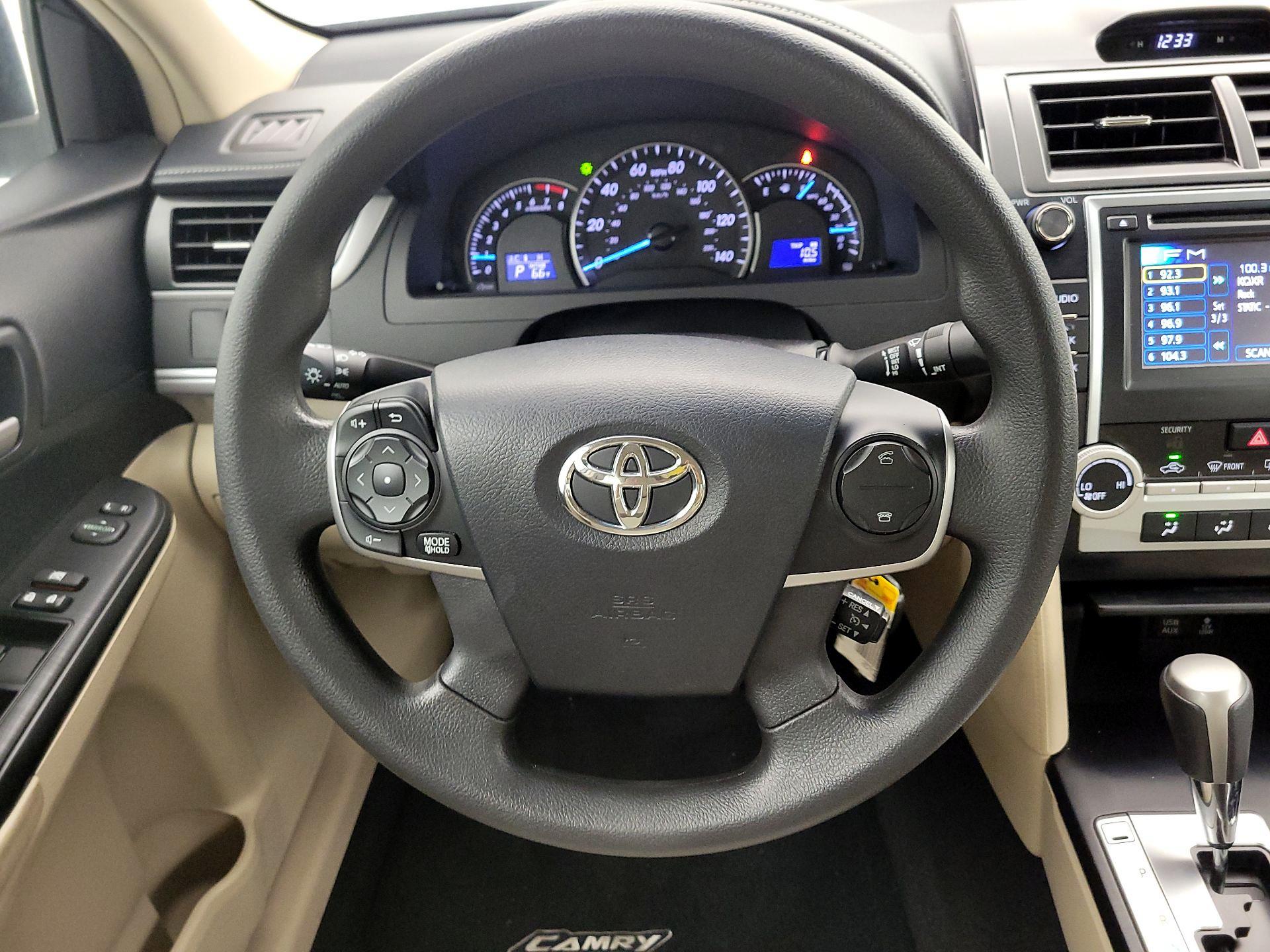 Thumbnail: 2014 Toyota Camry - 10