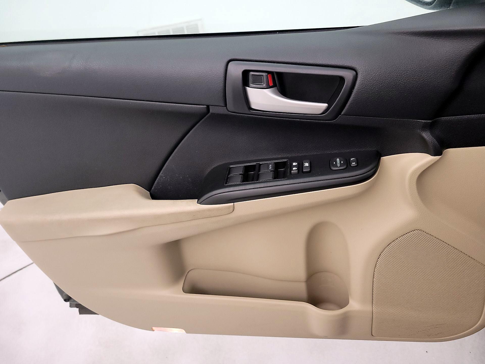 Thumbnail: 2014 Toyota Camry - 12
