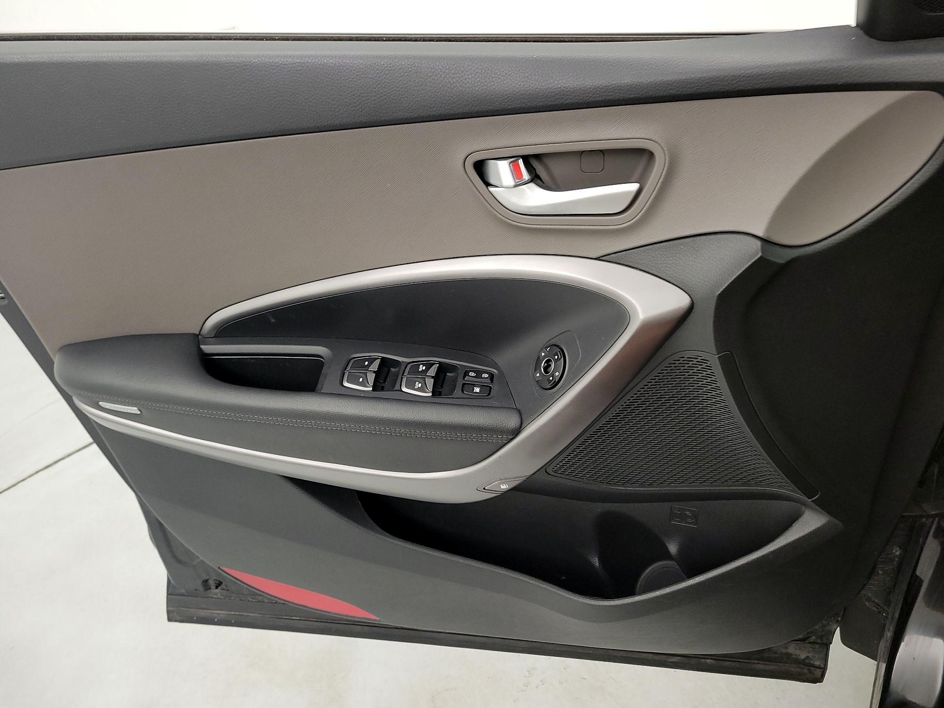 Thumbnail: 2017 Hyundai Santa Fe - 12