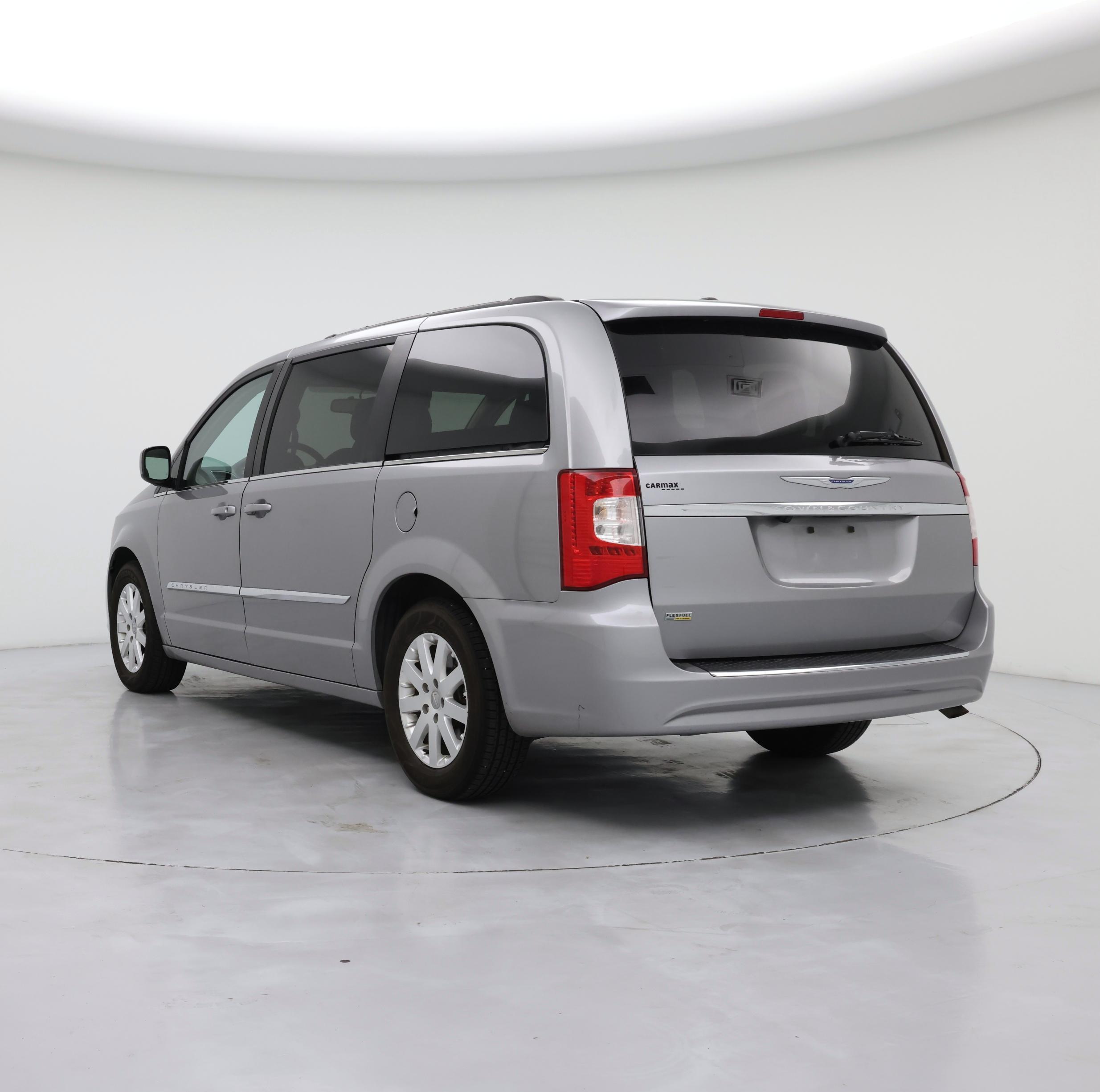 Thumbnail: 2016 Chrysler Town & Country - 2