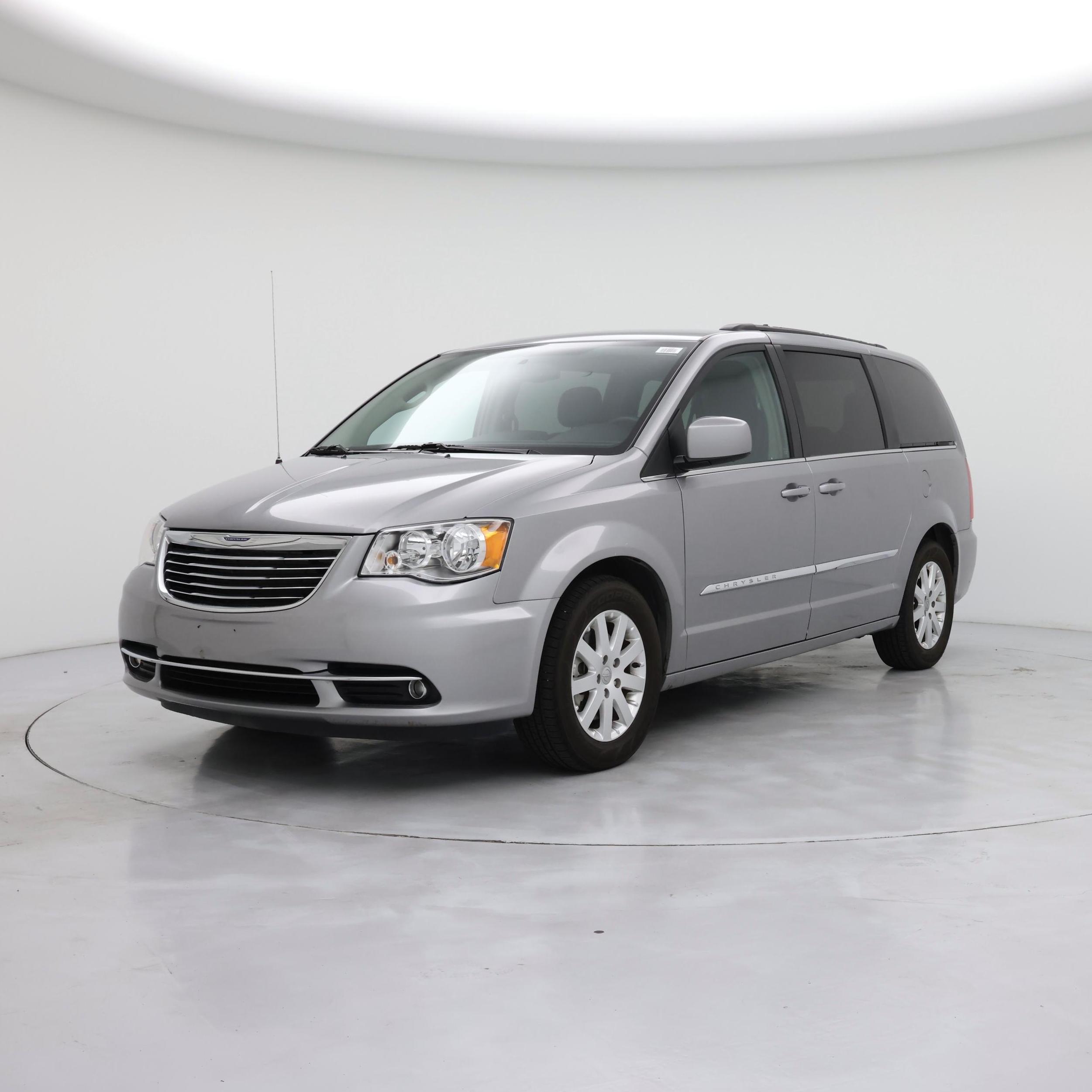Thumbnail: 2016 Chrysler Town & Country - 4