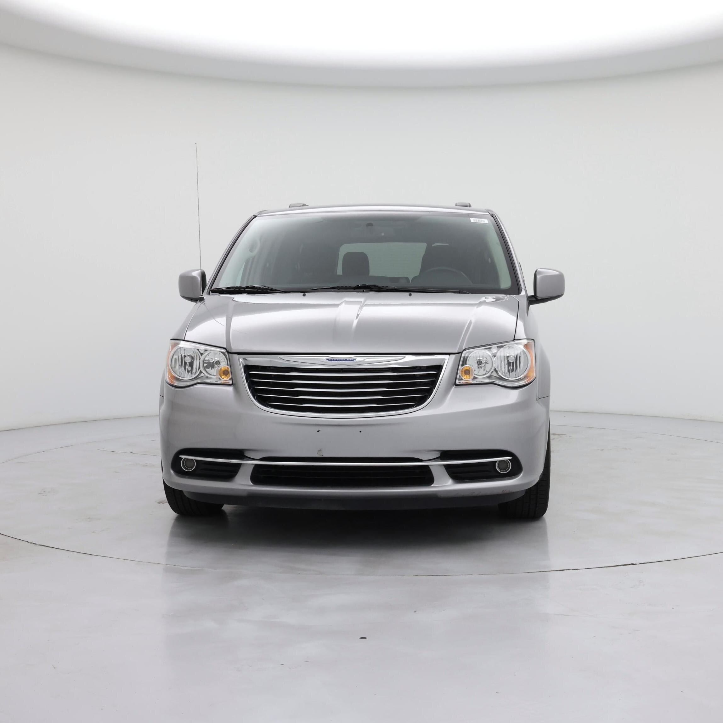 Thumbnail: 2016 Chrysler Town & Country - 5