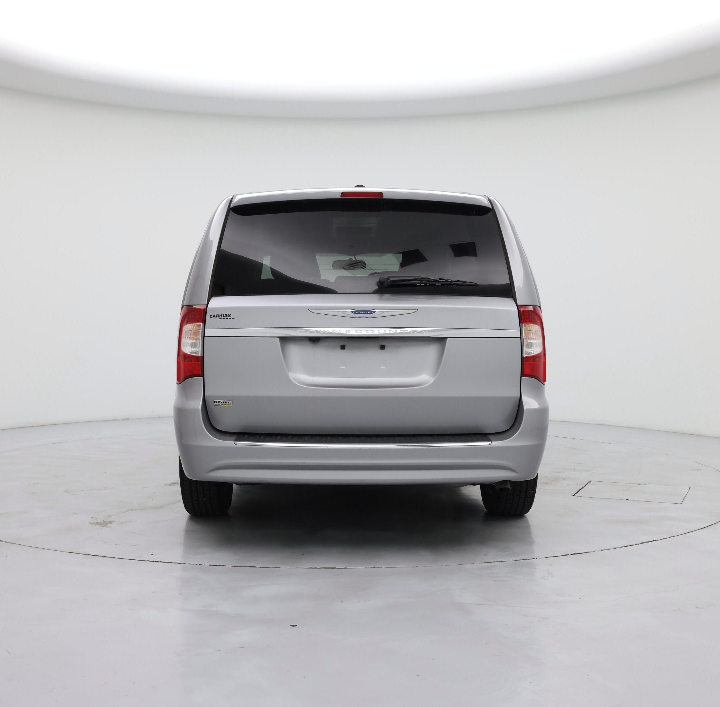 Thumbnail: 2016 Chrysler Town & Country - 6