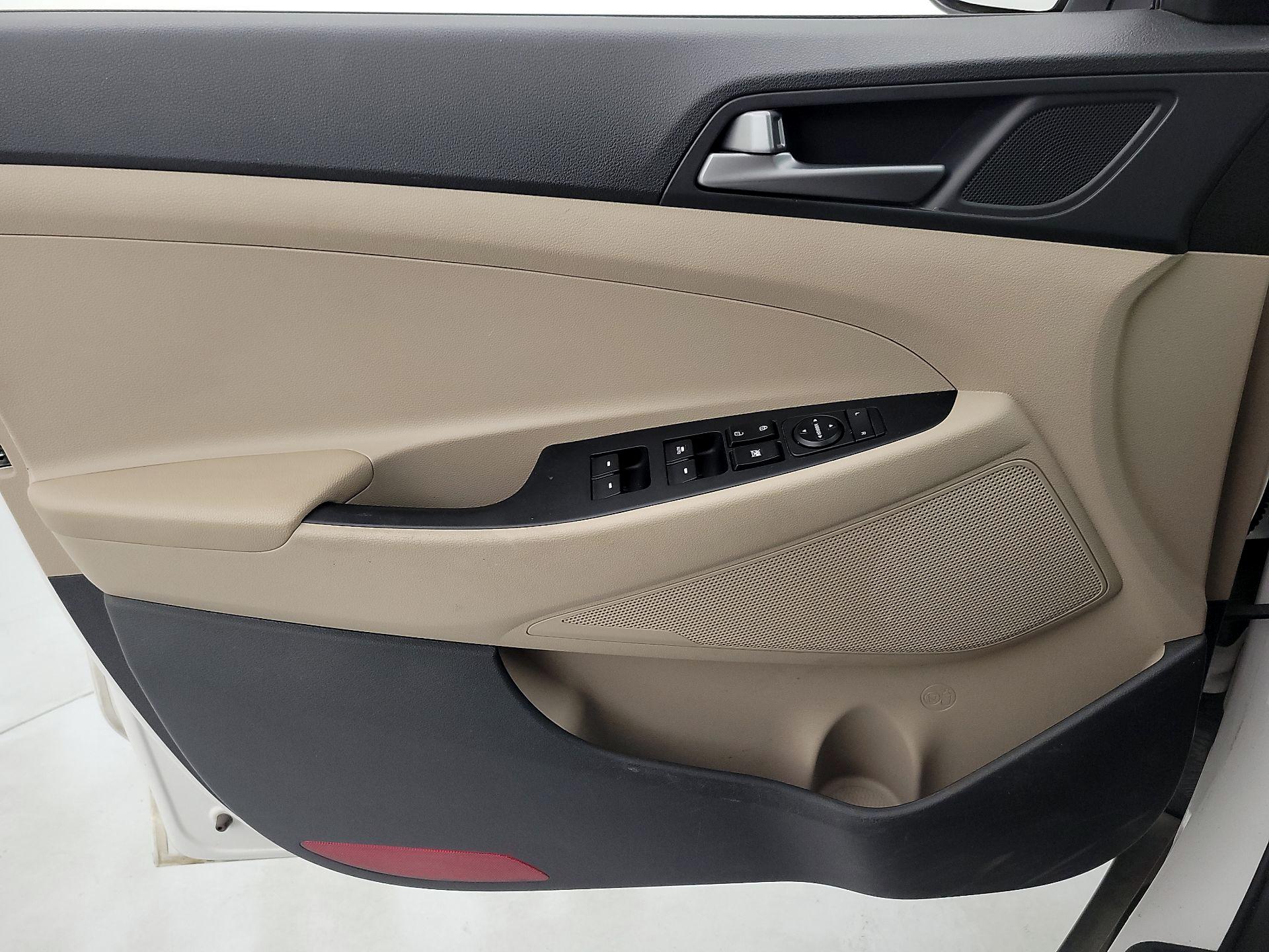 Thumbnail: 2017 Hyundai Tucson - 12