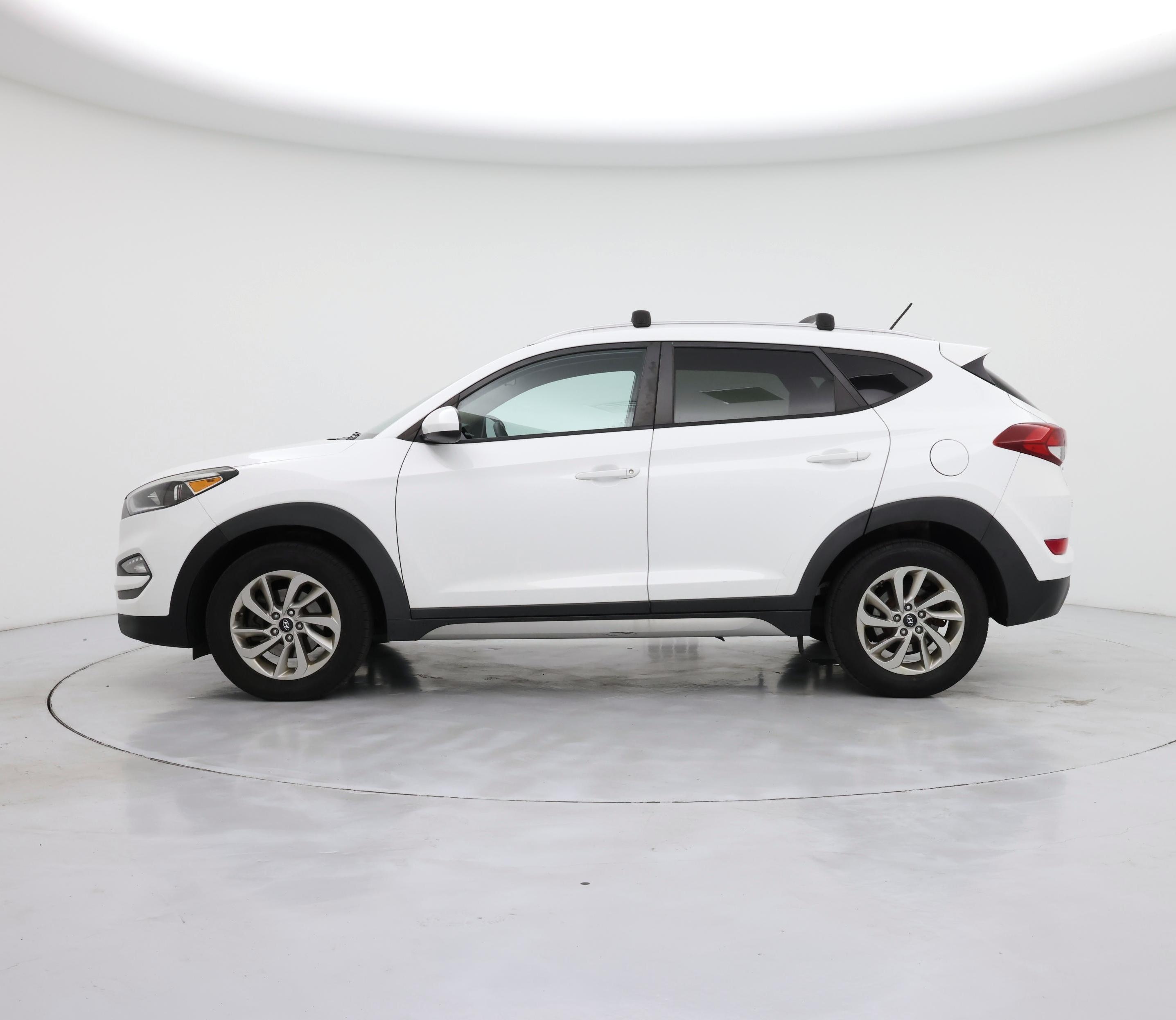 Thumbnail: 2017 Hyundai Tucson - 3