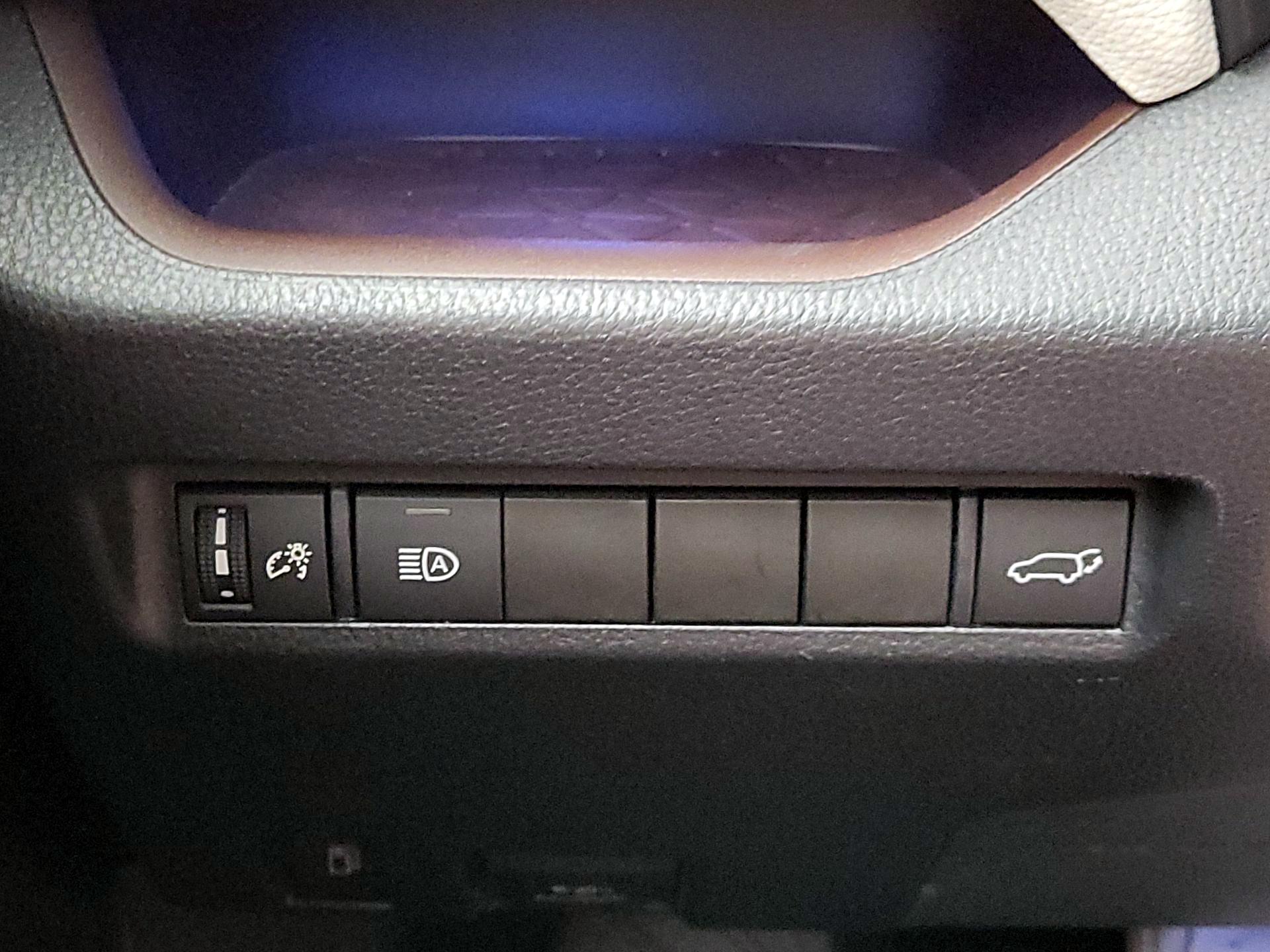 Thumbnail: 2020 Toyota RAV4 - 13